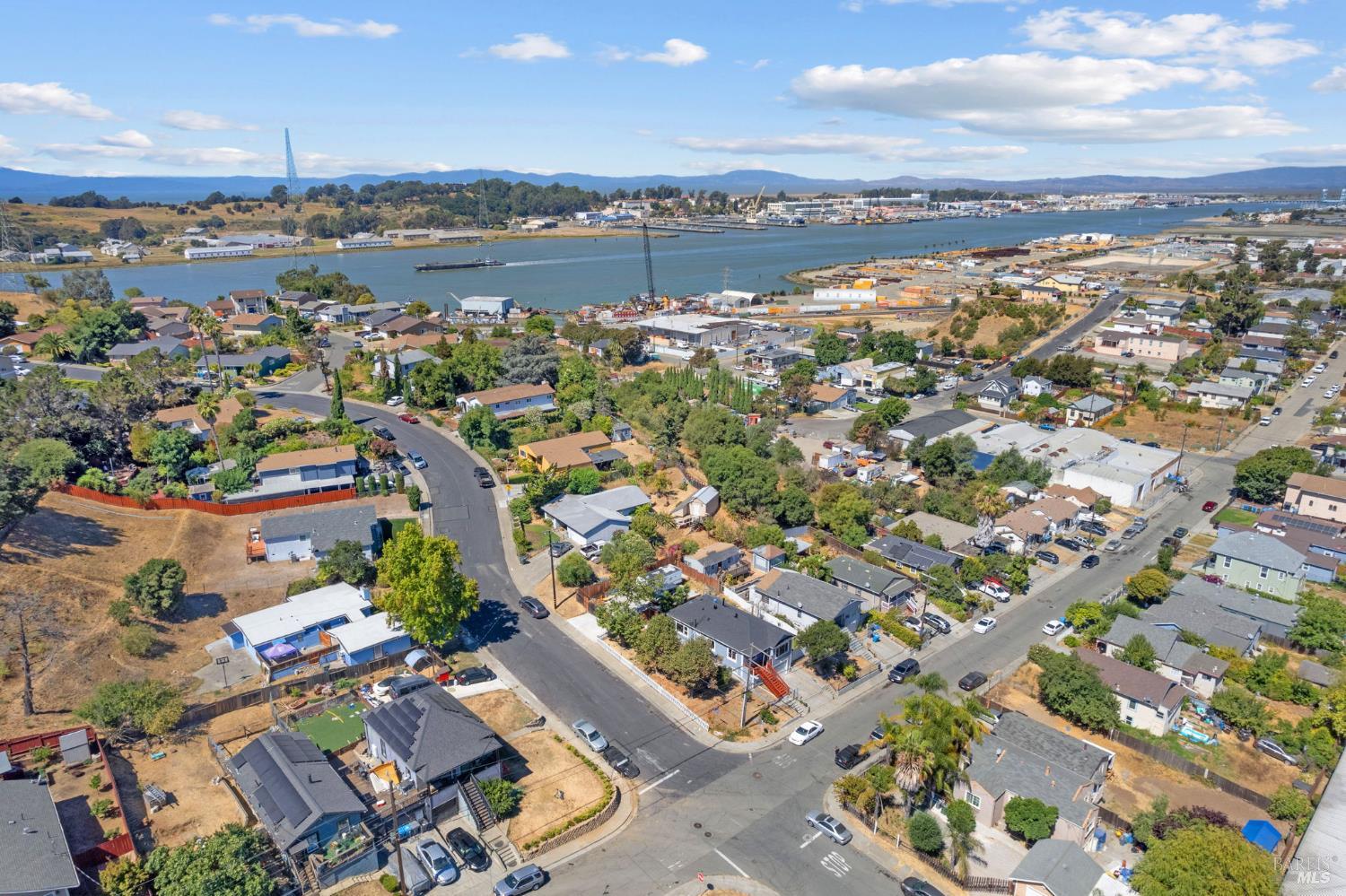 Detail Gallery Image 6 of 32 For 657 Porter St, Vallejo,  CA 94590 - 3 Beds | 2 Baths