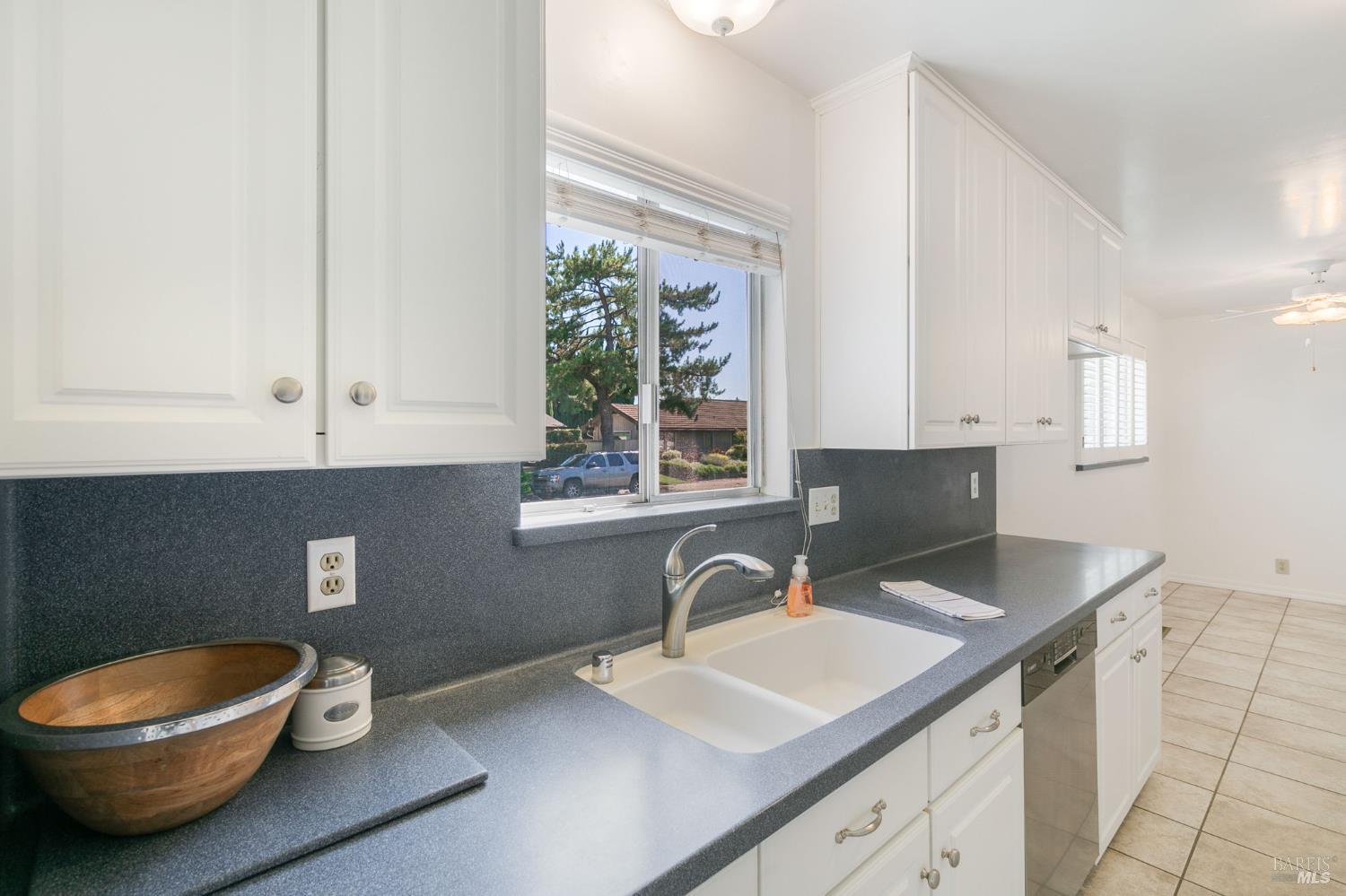 Detail Gallery Image 10 of 50 For 390 S Almond St, Dixon,  CA 95620 - 4 Beds | 2/1 Baths