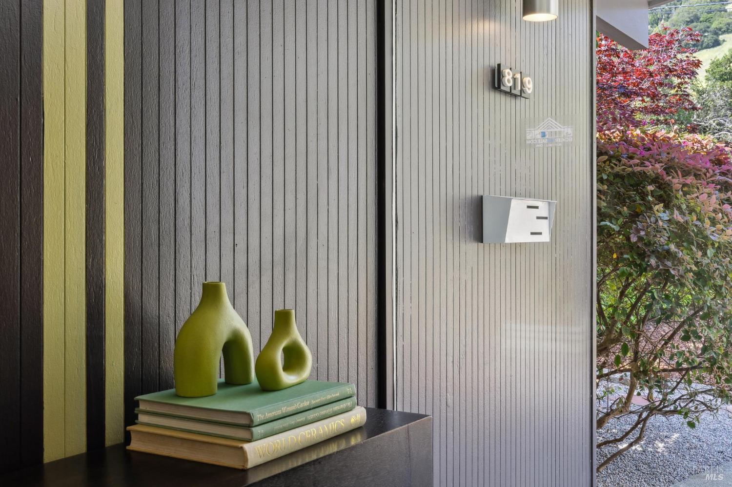 Detail Gallery Image 7 of 37 For 819 Greenberry Ln, San Rafael,  CA 94903 - 4 Beds | 2 Baths