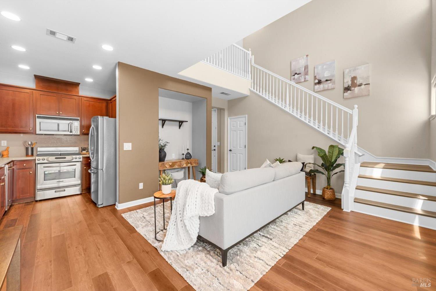 Detail Gallery Image 11 of 54 For 1013 Portofino Ave, Vacaville,  CA 95687 - 3 Beds | 2/1 Baths