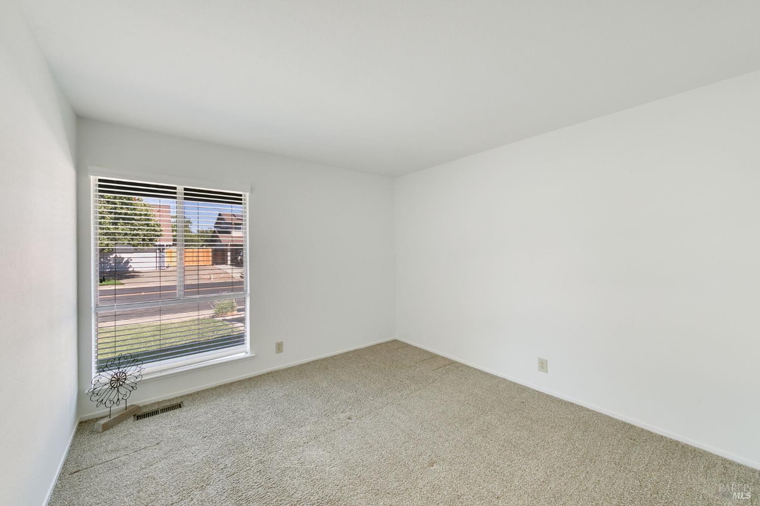 Detail Gallery Image 20 of 50 For 390 S Almond St, Dixon,  CA 95620 - 4 Beds | 2/1 Baths