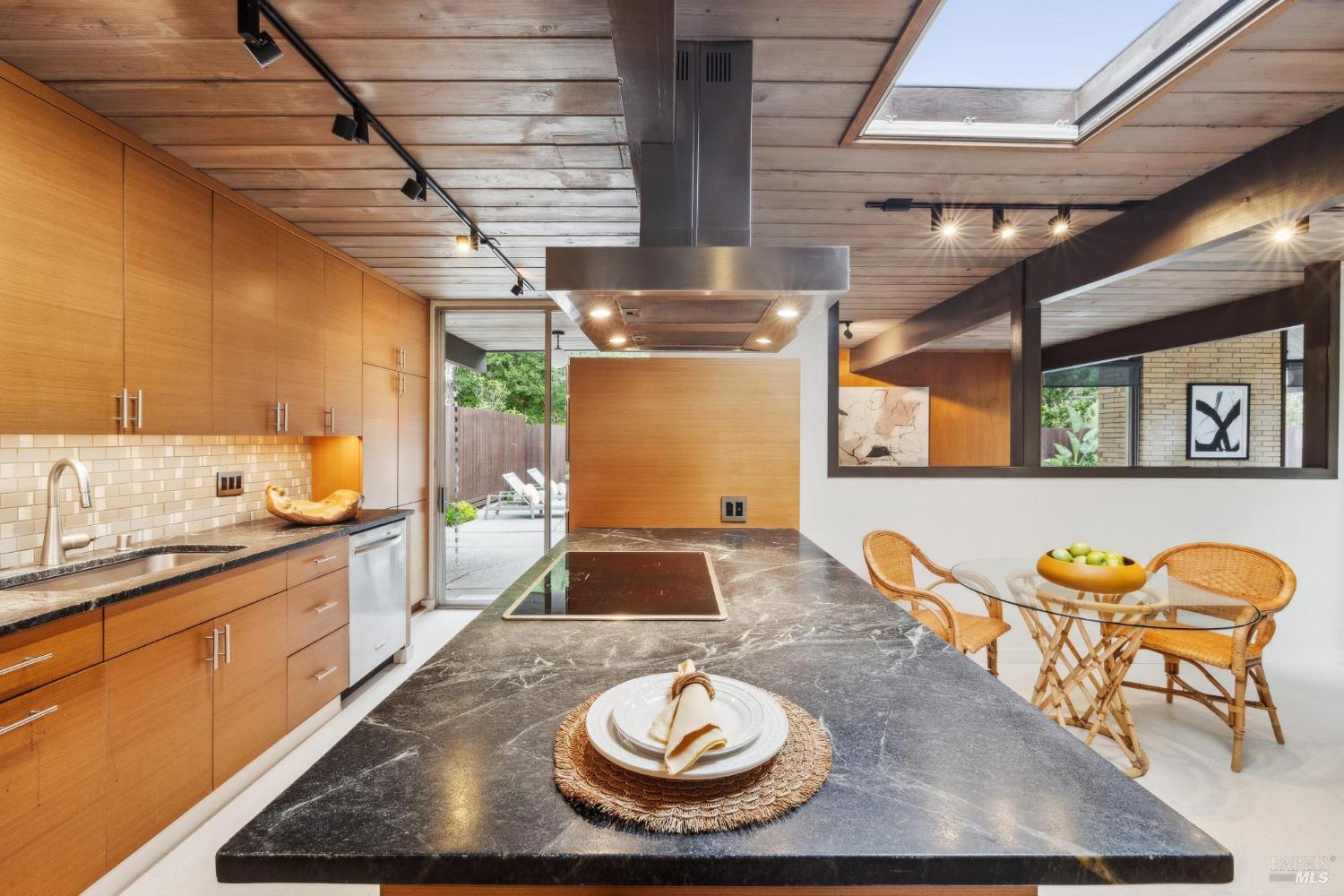 Detail Gallery Image 27 of 55 For 87 Mount Rainier Dr, San Rafael,  CA 94903 - 5 Beds | 2 Baths