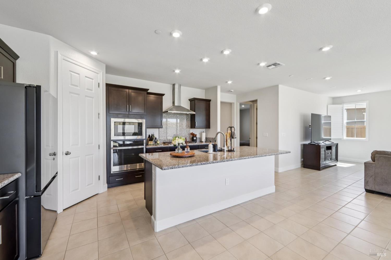 Detail Gallery Image 11 of 44 For 1553 Base Ct, Dixon,  CA 95620 - 4 Beds | 3 Baths