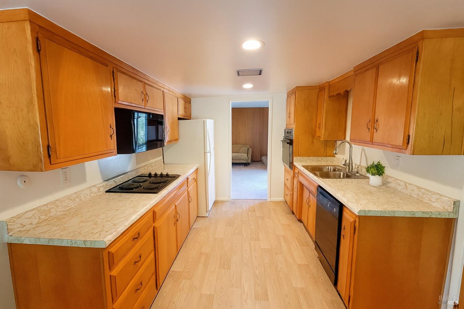 Detail Gallery Image 5 of 18 For 1012 Terra Verde Dr, Napa,  CA 94559 - 3 Beds | 2 Baths