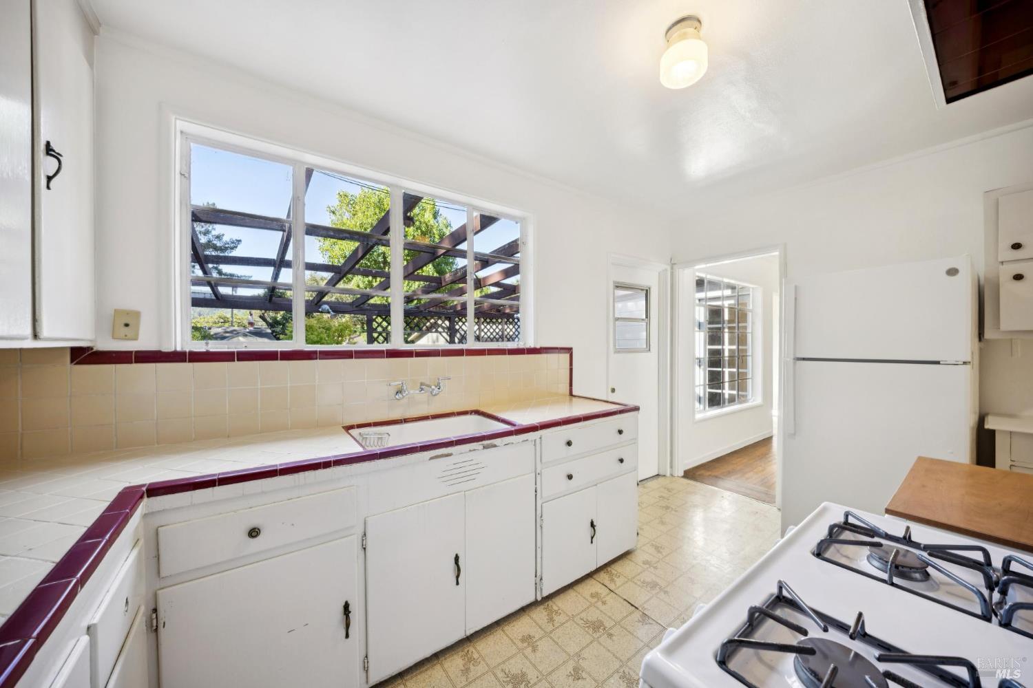 Detail Gallery Image 18 of 40 For 95 the Alameda Unkn, San Anselmo,  CA 94960 - 3 Beds | 2 Baths