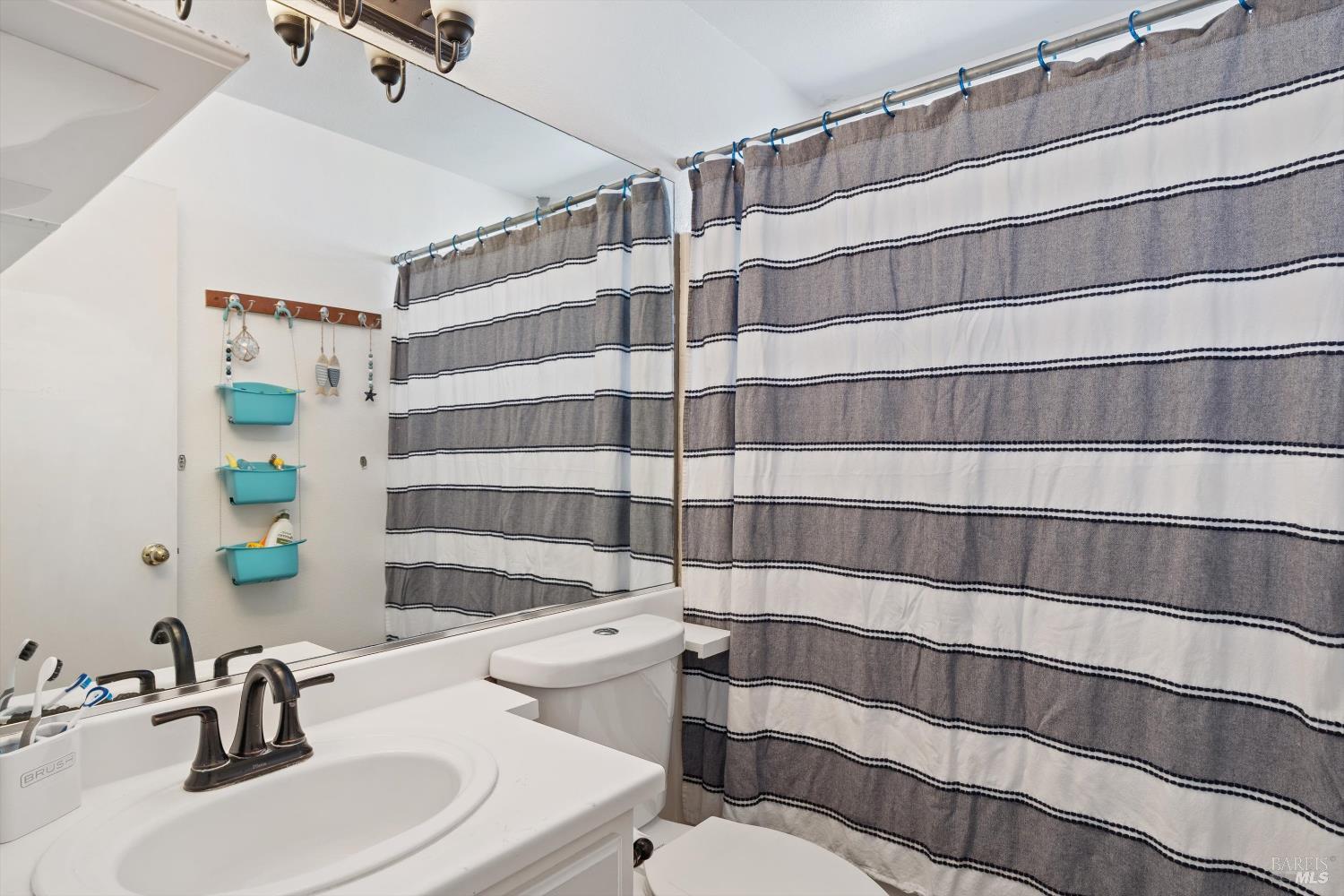 Detail Gallery Image 10 of 13 For 216 Anteeo Way, Santa Rosa,  CA 95407 - 3 Beds | 2/1 Baths