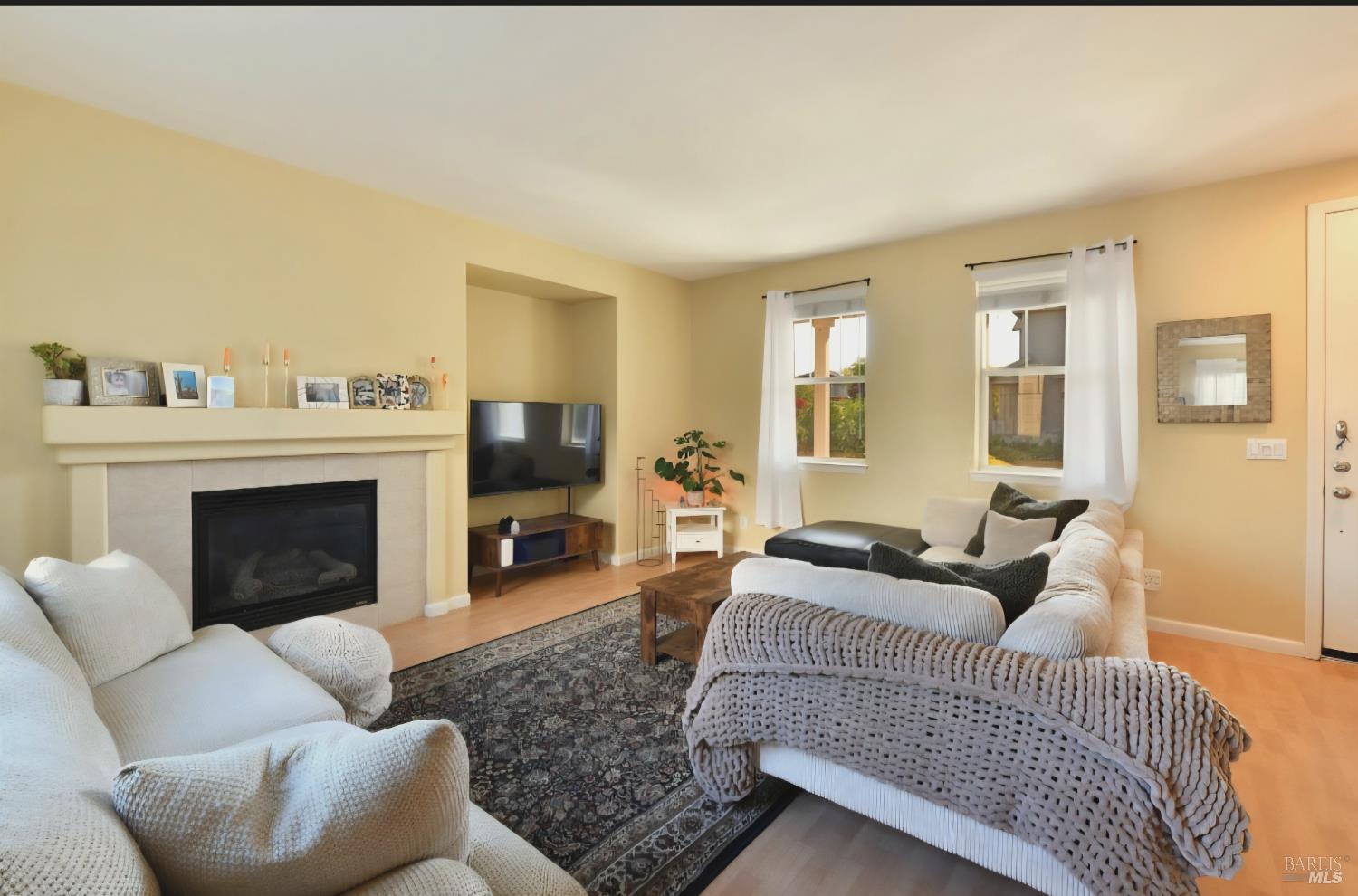 Detail Gallery Image 9 of 30 For 2353 George Ln, Santa Rosa,  CA 95403 - 3 Beds | 2/1 Baths