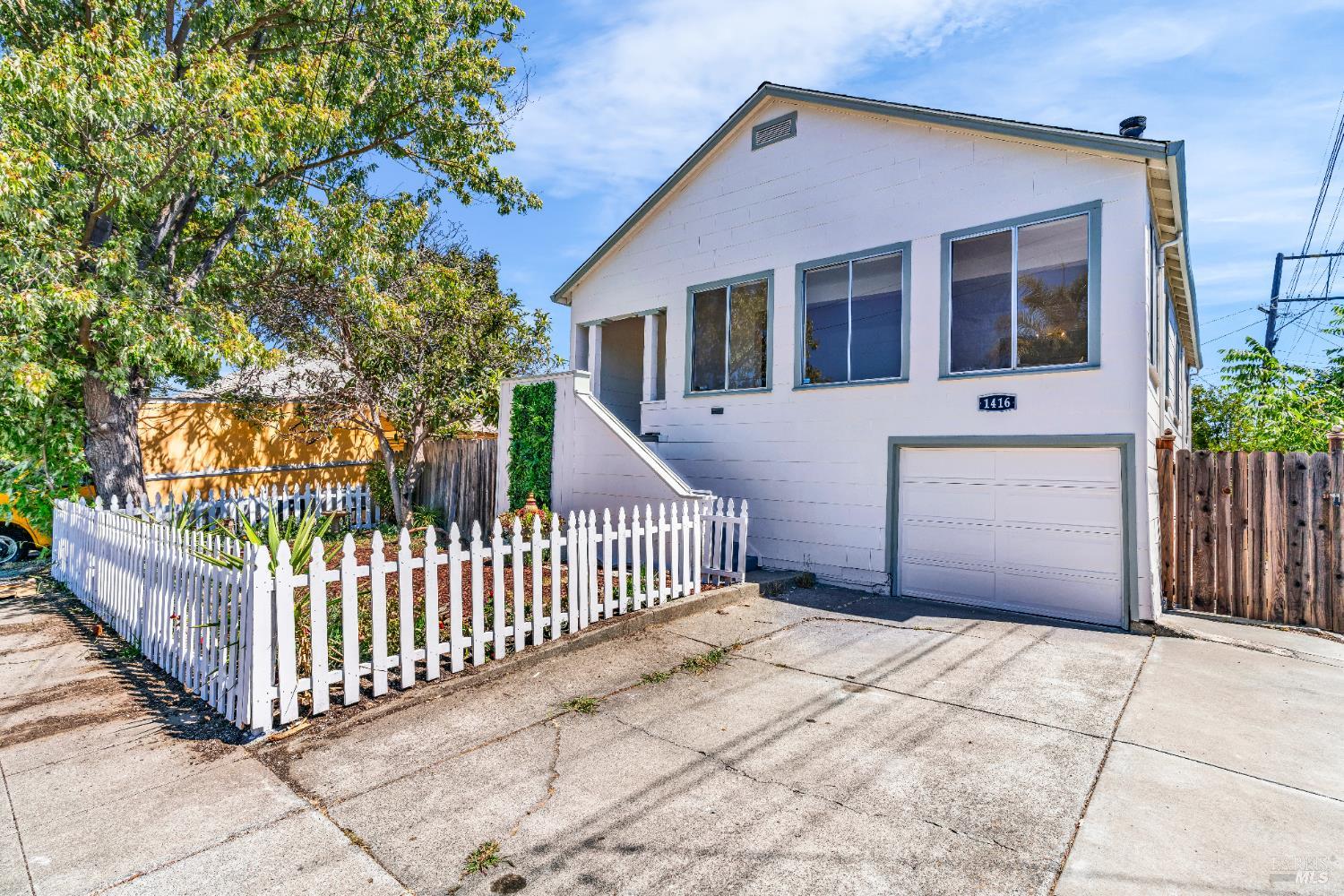 Detail Gallery Image 3 of 22 For 1416 Napa St, Vallejo,  CA 94590 - 2 Beds | 2 Baths