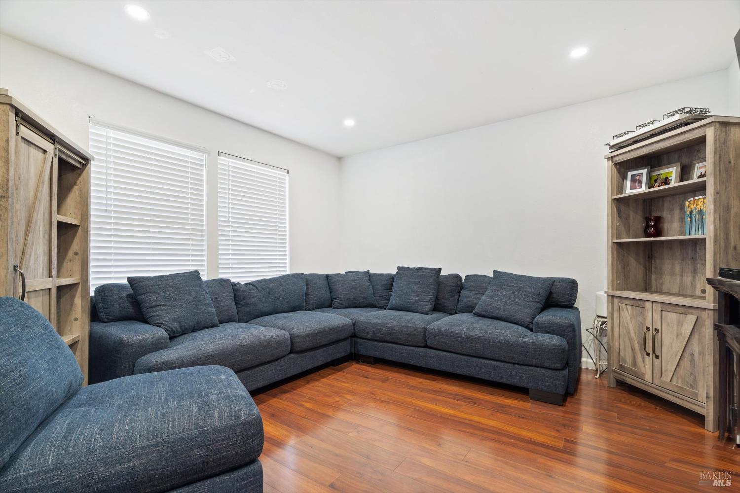 Detail Gallery Image 3 of 13 For 216 Anteeo Way, Santa Rosa,  CA 95407 - 3 Beds | 2/1 Baths