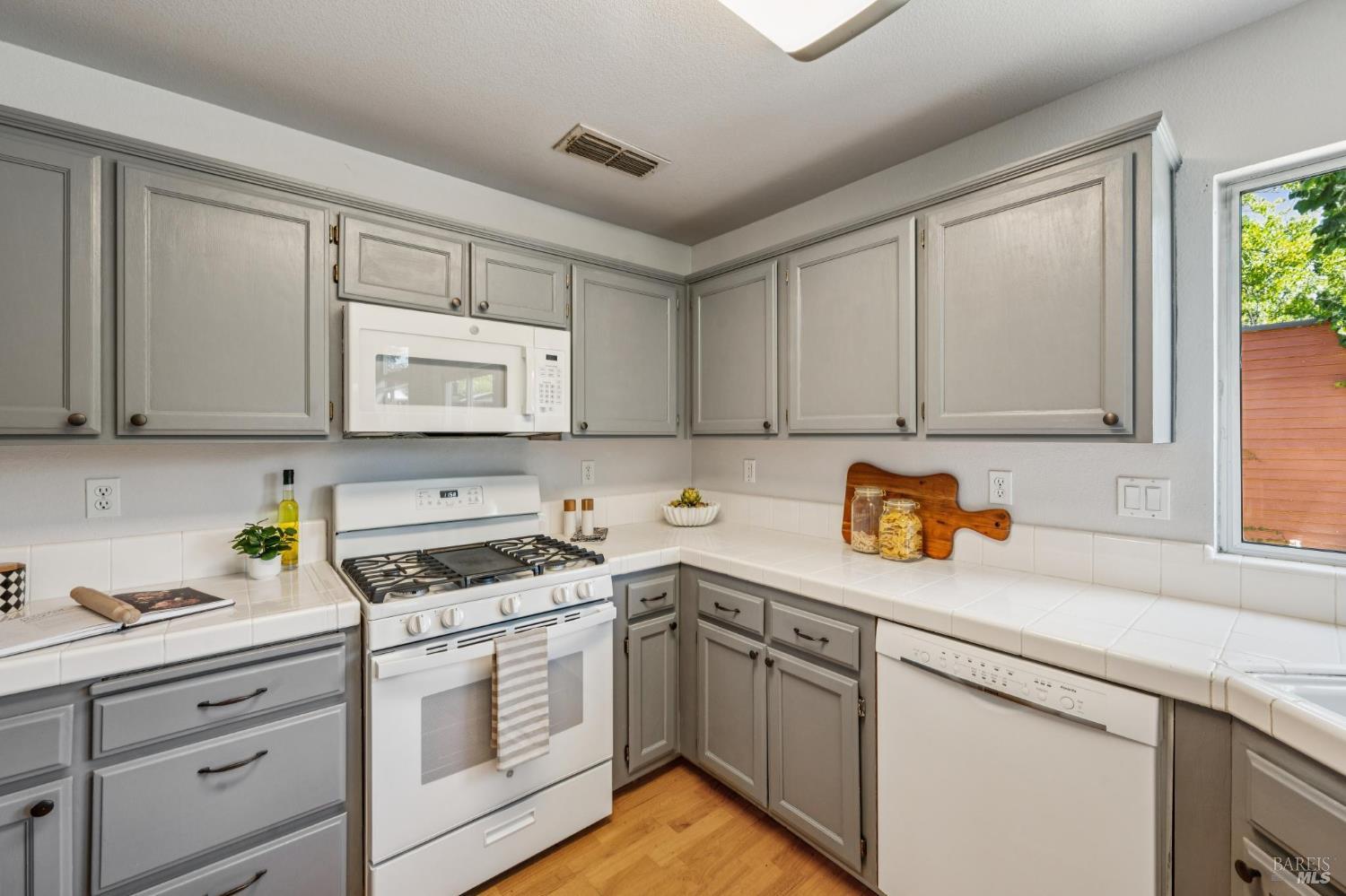 Detail Gallery Image 21 of 53 For 8030 Macaw Ct, Rohnert Park,  CA 94928 - 3 Beds | 2/1 Baths