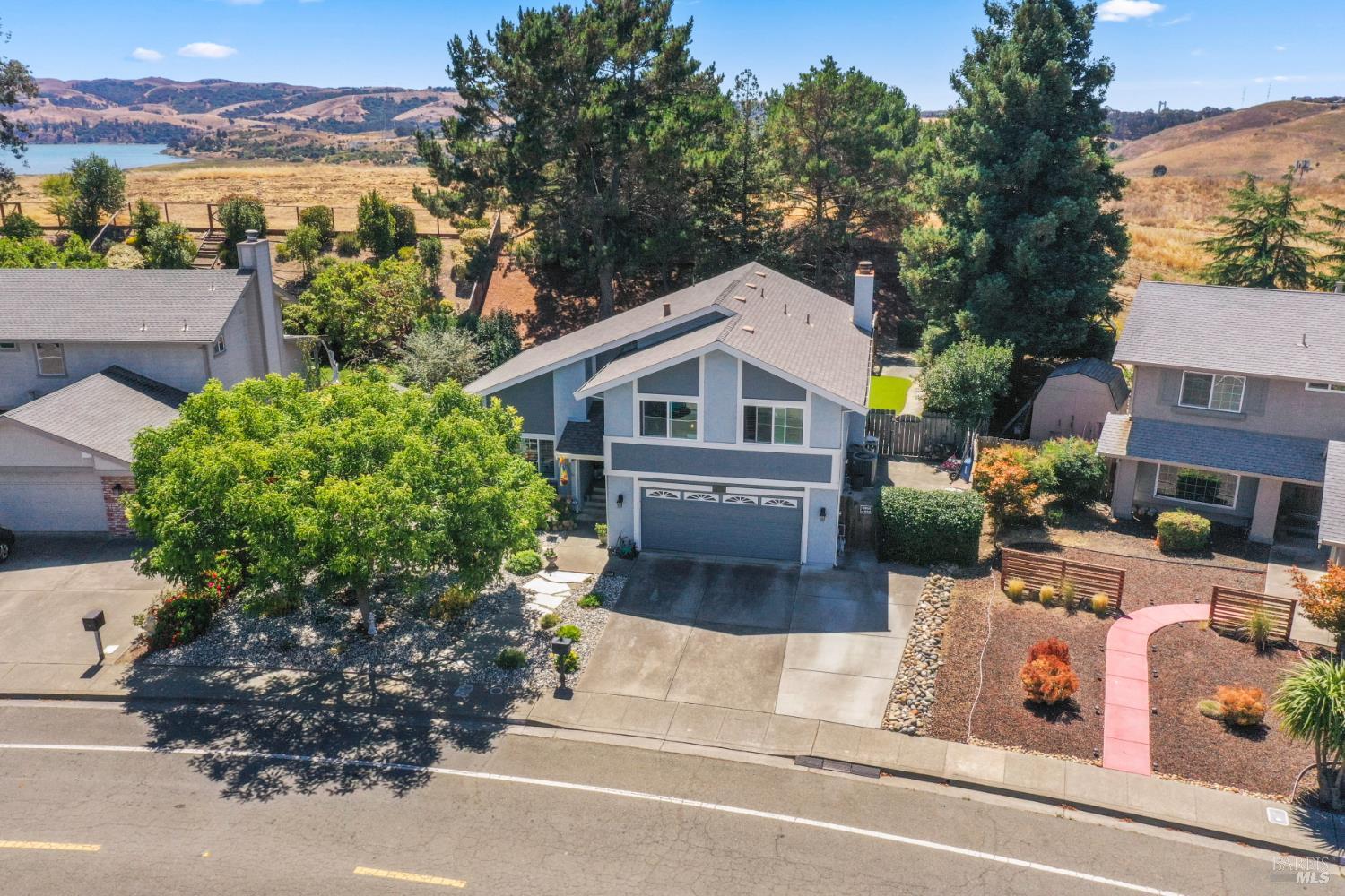 Detail Gallery Image 2 of 47 For 921 Bolton Cir, Benicia,  CA 94510 - 3 Beds | 2/1 Baths