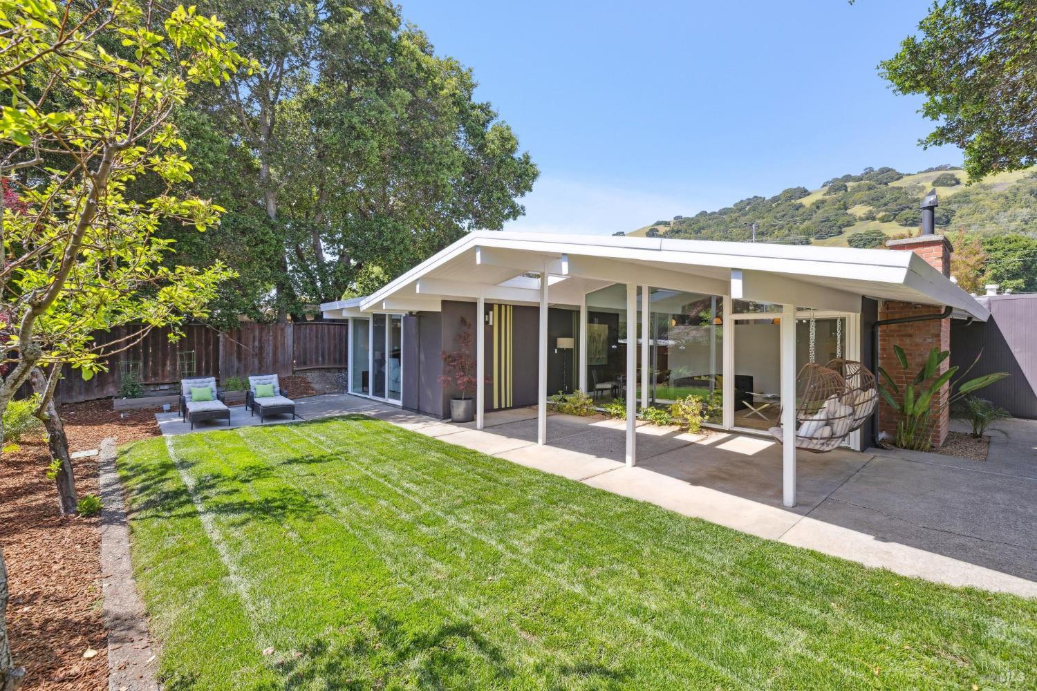 Detail Gallery Image 25 of 37 For 819 Greenberry Ln, San Rafael,  CA 94903 - 4 Beds | 2 Baths