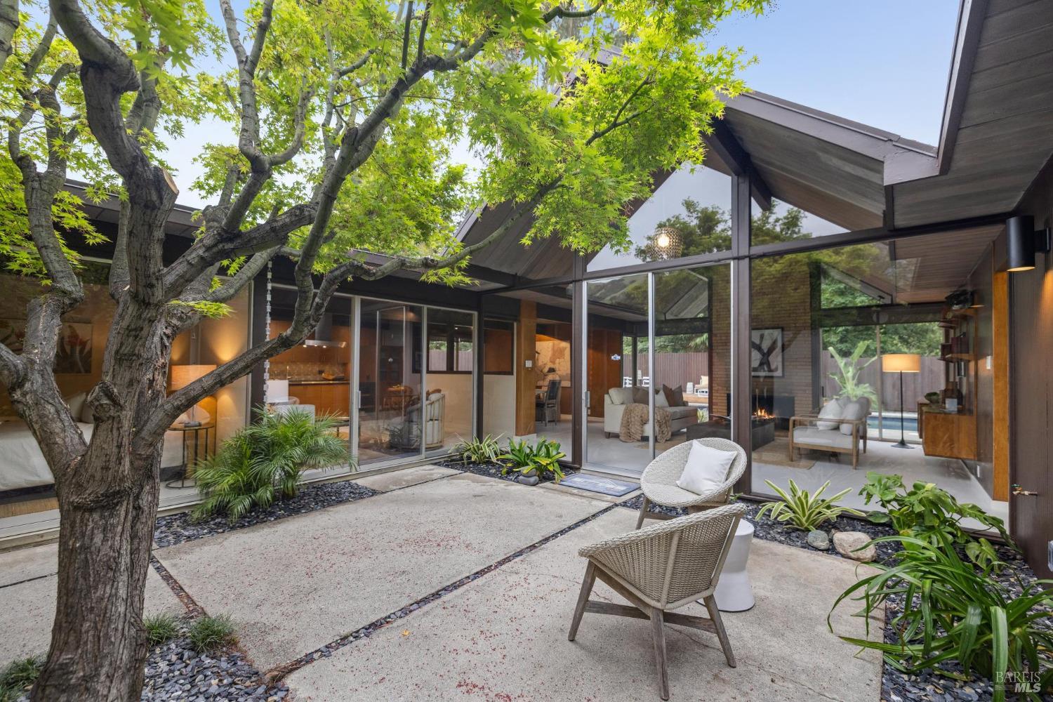 Detail Gallery Image 12 of 55 For 87 Mount Rainier Dr, San Rafael,  CA 94903 - 5 Beds | 2 Baths