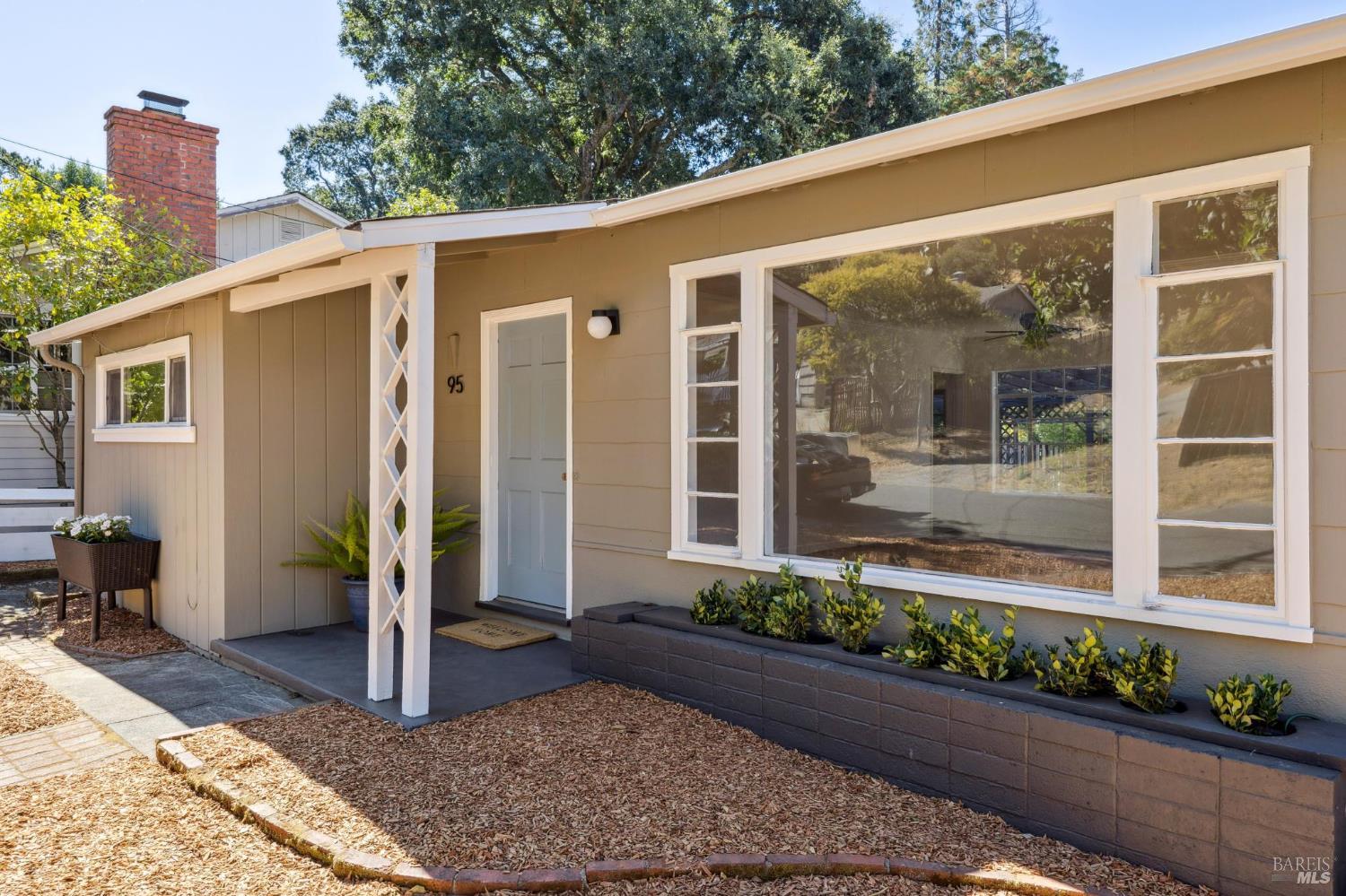 Detail Gallery Image 2 of 40 For 95 the Alameda Unkn, San Anselmo,  CA 94960 - 3 Beds | 2 Baths