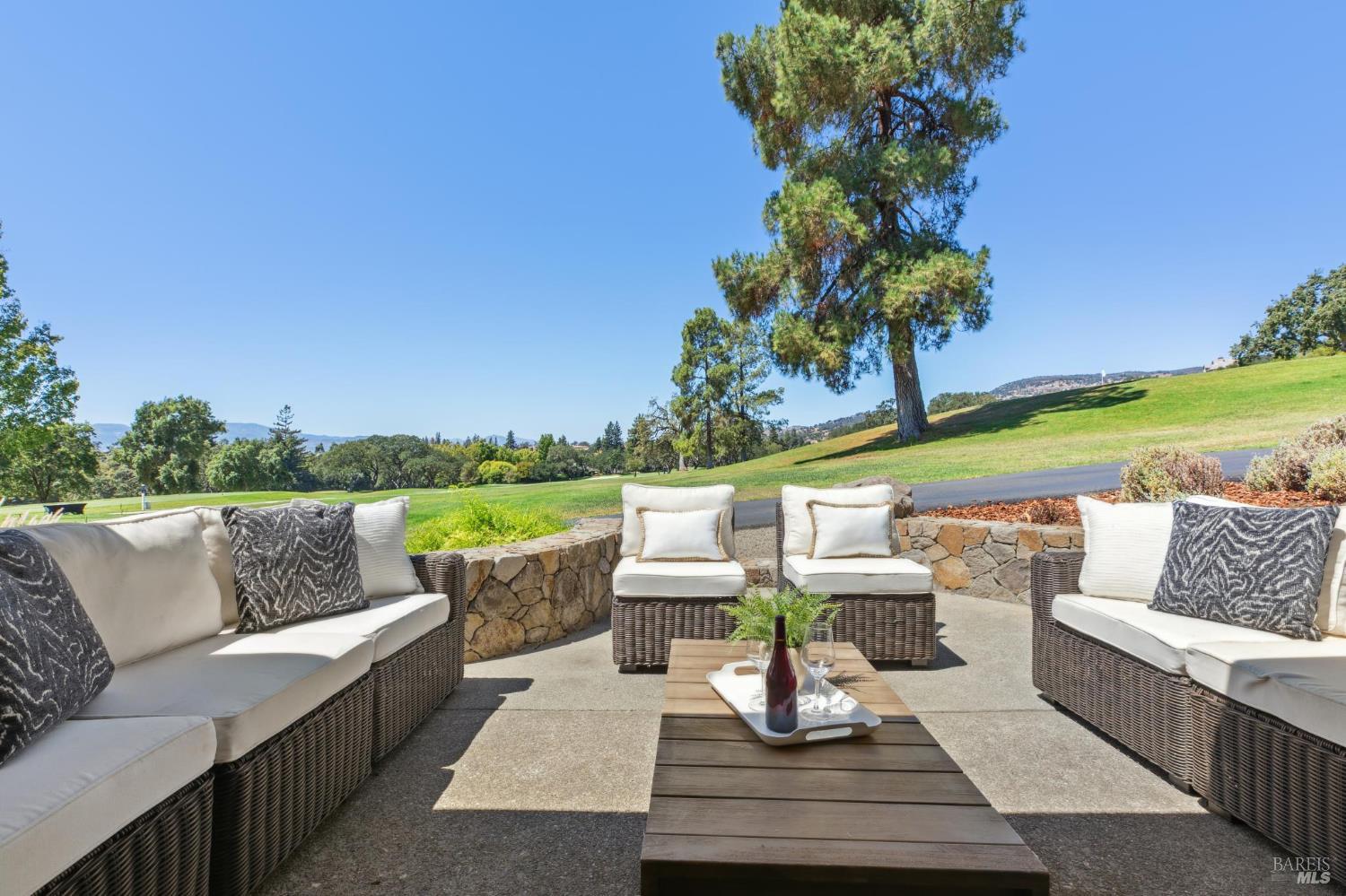 Detail Gallery Image 4 of 69 For 836 Acorn Way, Napa,  CA 94558 - 3 Beds | 2 Baths