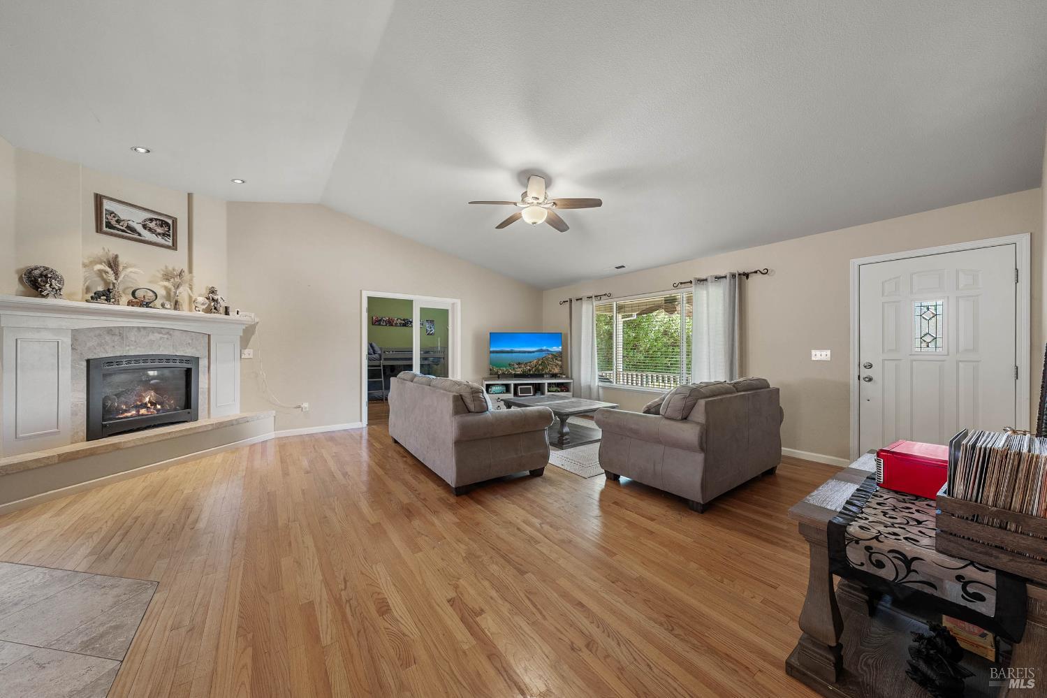 Detail Gallery Image 14 of 63 For 18164 Fishhook Ct, Hidden Valley Lake,  CA 95467 - 5 Beds | 3 Baths
