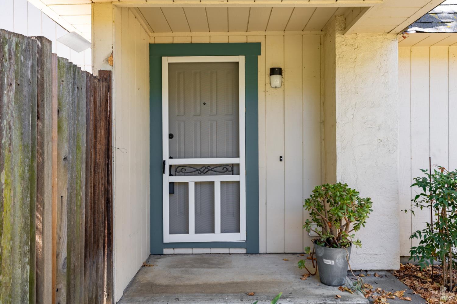 Detail Gallery Image 5 of 40 For 1517 London Cir, Benicia,  CA 94510 - 2 Beds | 2 Baths