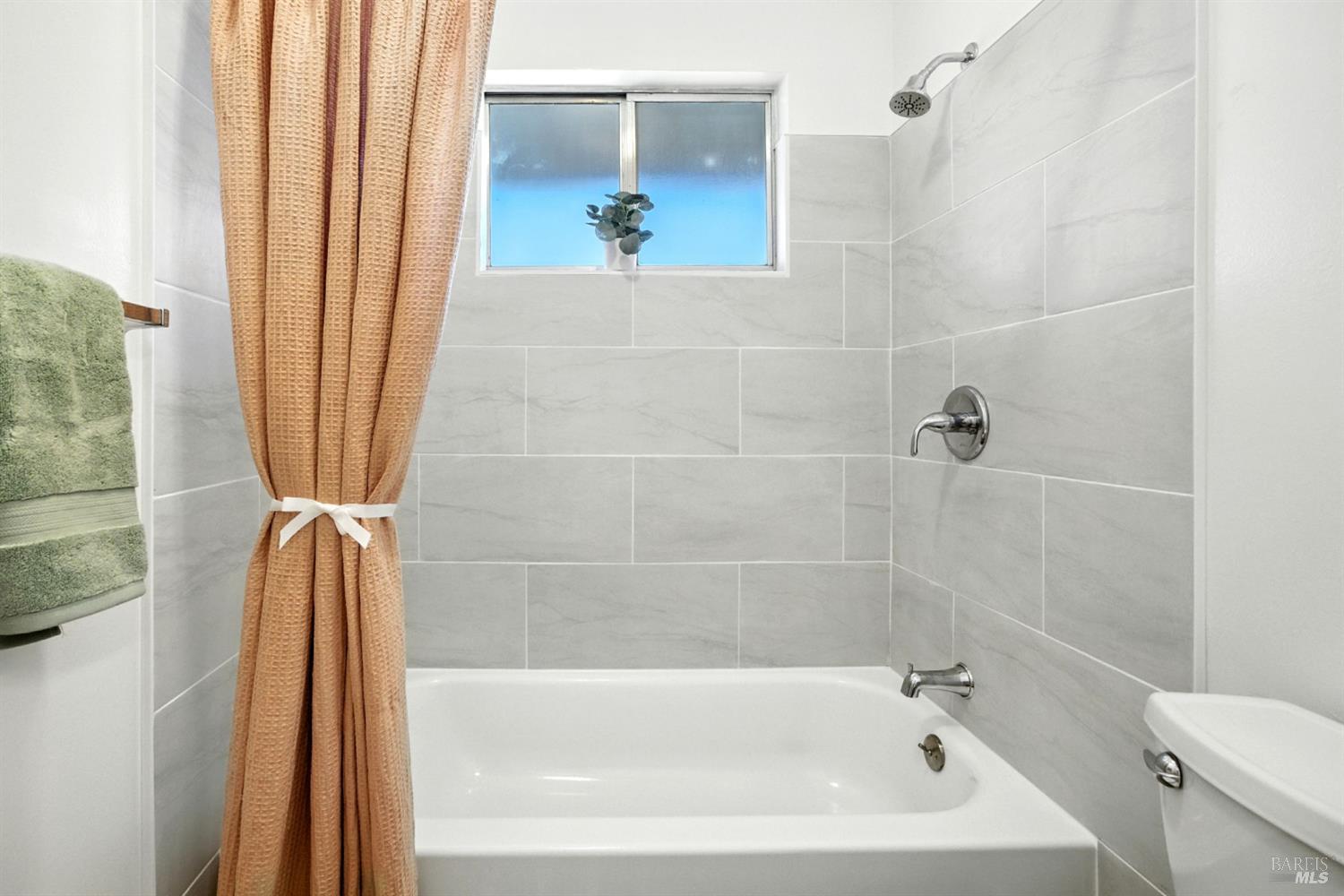 Detail Gallery Image 23 of 50 For 390 S Almond St, Dixon,  CA 95620 - 4 Beds | 2/1 Baths