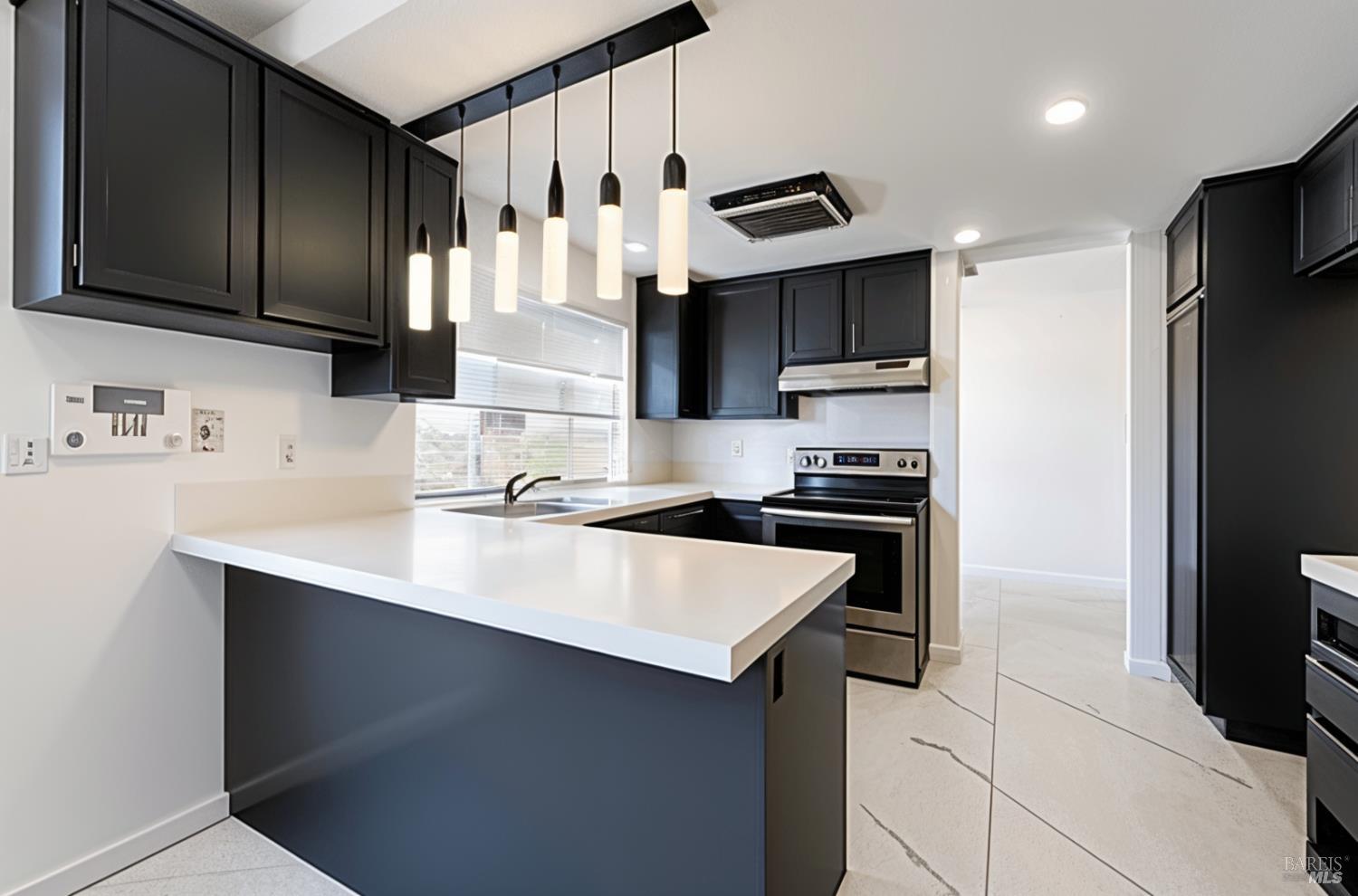Detail Gallery Image 14 of 46 For 453 Knight Cir, Vallejo,  CA 94591 - 3 Beds | 2/1 Baths