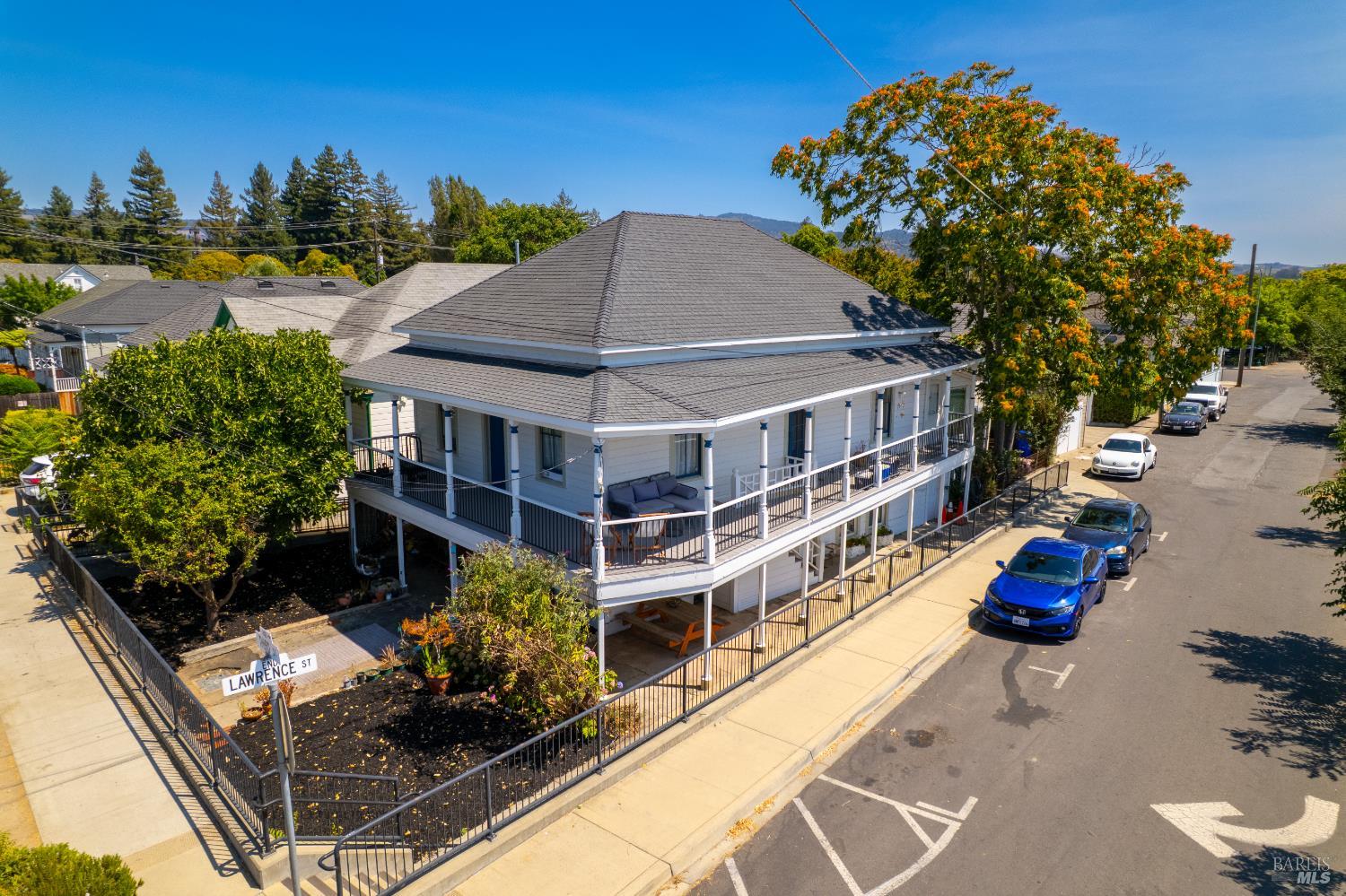 Detail Gallery Image 9 of 24 For 747 3rd St a + B,  Napa,  CA 94559 - 6 Beds | 3 Baths