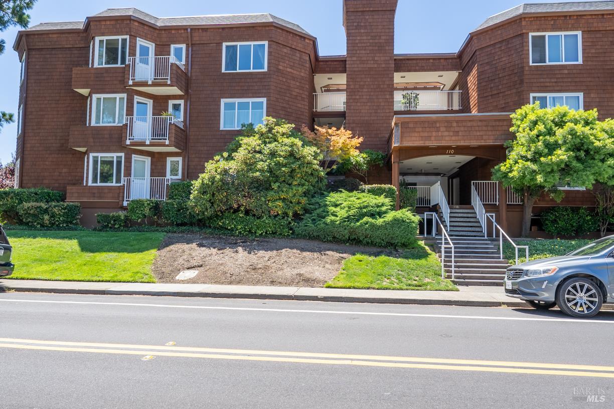 Detail Gallery Image 14 of 27 For 110 Seminary Dr 1a,  Mill Valley,  CA 94941 - 1 Beds | 1 Baths