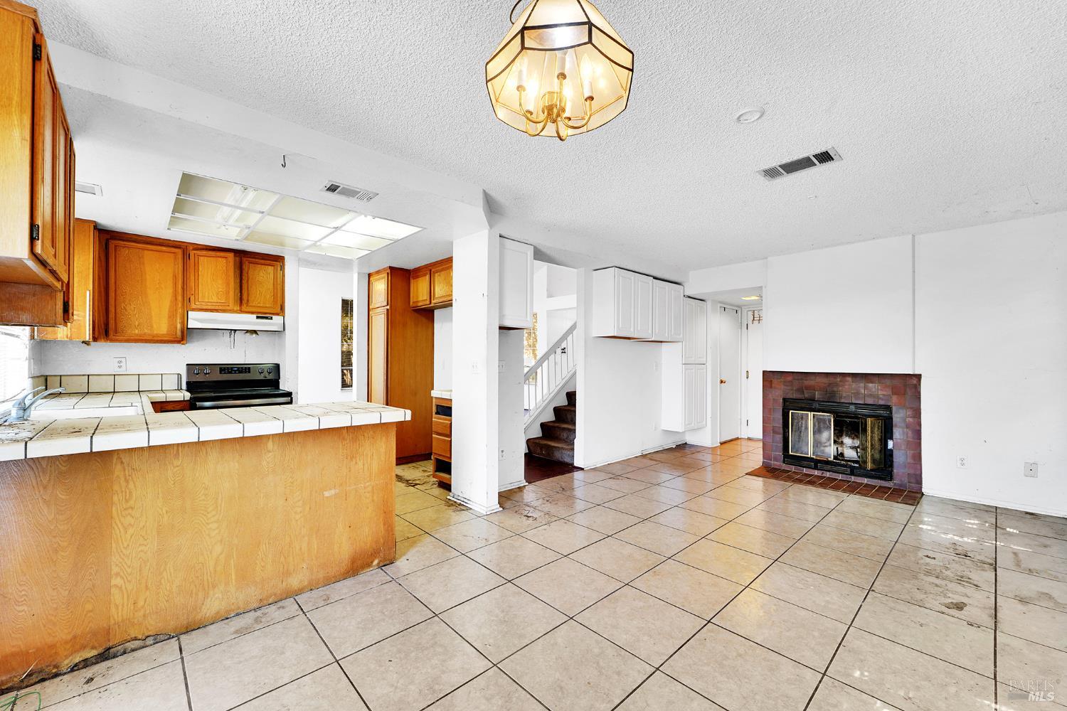 Detail Gallery Image 16 of 46 For 453 Knight Cir, Vallejo,  CA 94591 - 3 Beds | 2/1 Baths