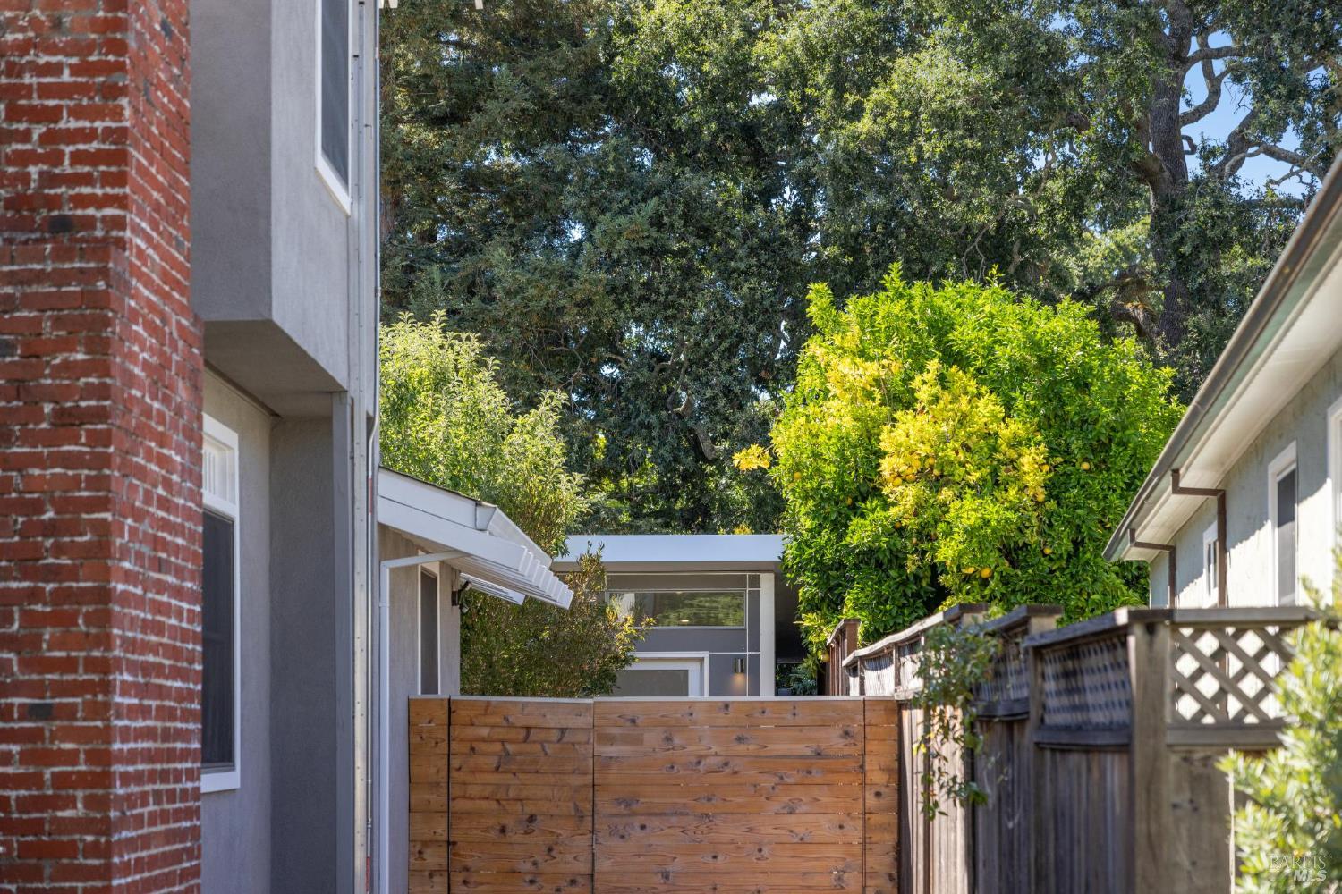 Detail Gallery Image 18 of 80 For 69 Broadmoor Ave, San Anselmo,  CA 94960 - 5 Beds | 3 Baths