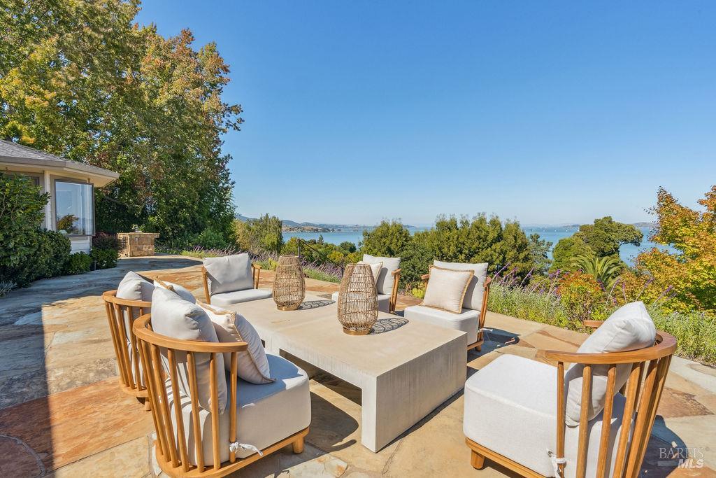 Detail Gallery Image 7 of 48 For 90 Taylor Rd, Tiburon,  CA 94920 - 5 Beds | 5/1 Baths