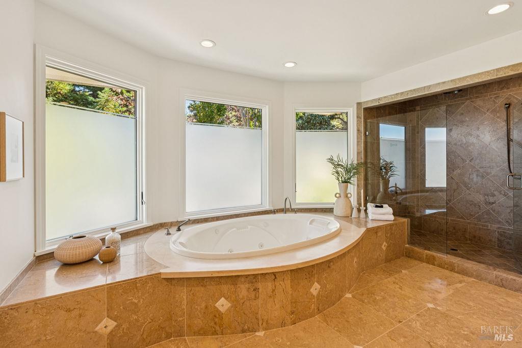 Detail Gallery Image 22 of 48 For 90 Taylor Rd, Tiburon,  CA 94920 - 5 Beds | 5/1 Baths