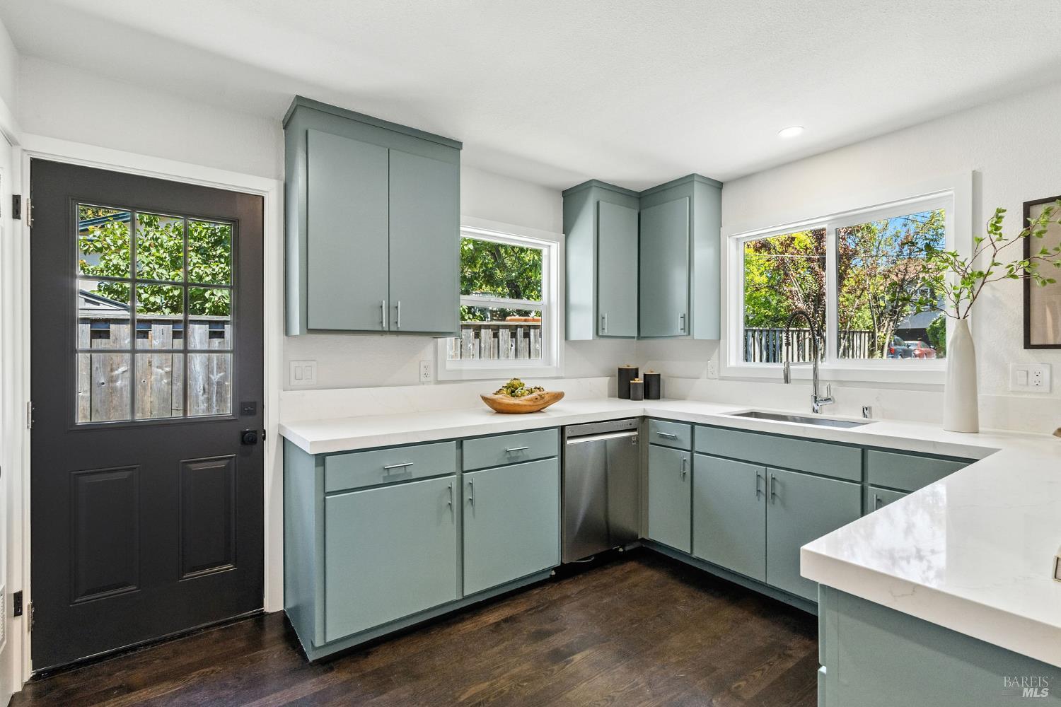 Detail Gallery Image 12 of 38 For 26 Plaza Dr, Mill Valley,  CA 94941 - 3 Beds | 2 Baths