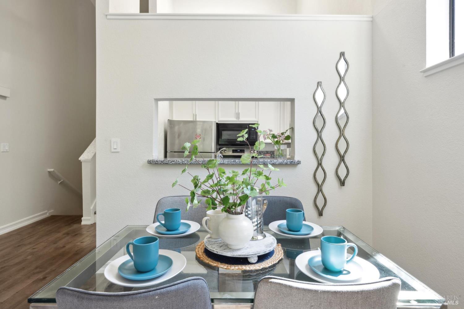 Detail Gallery Image 12 of 32 For 121 Quail Ct, Novato,  CA 94949 - 2 Beds | 2 Baths