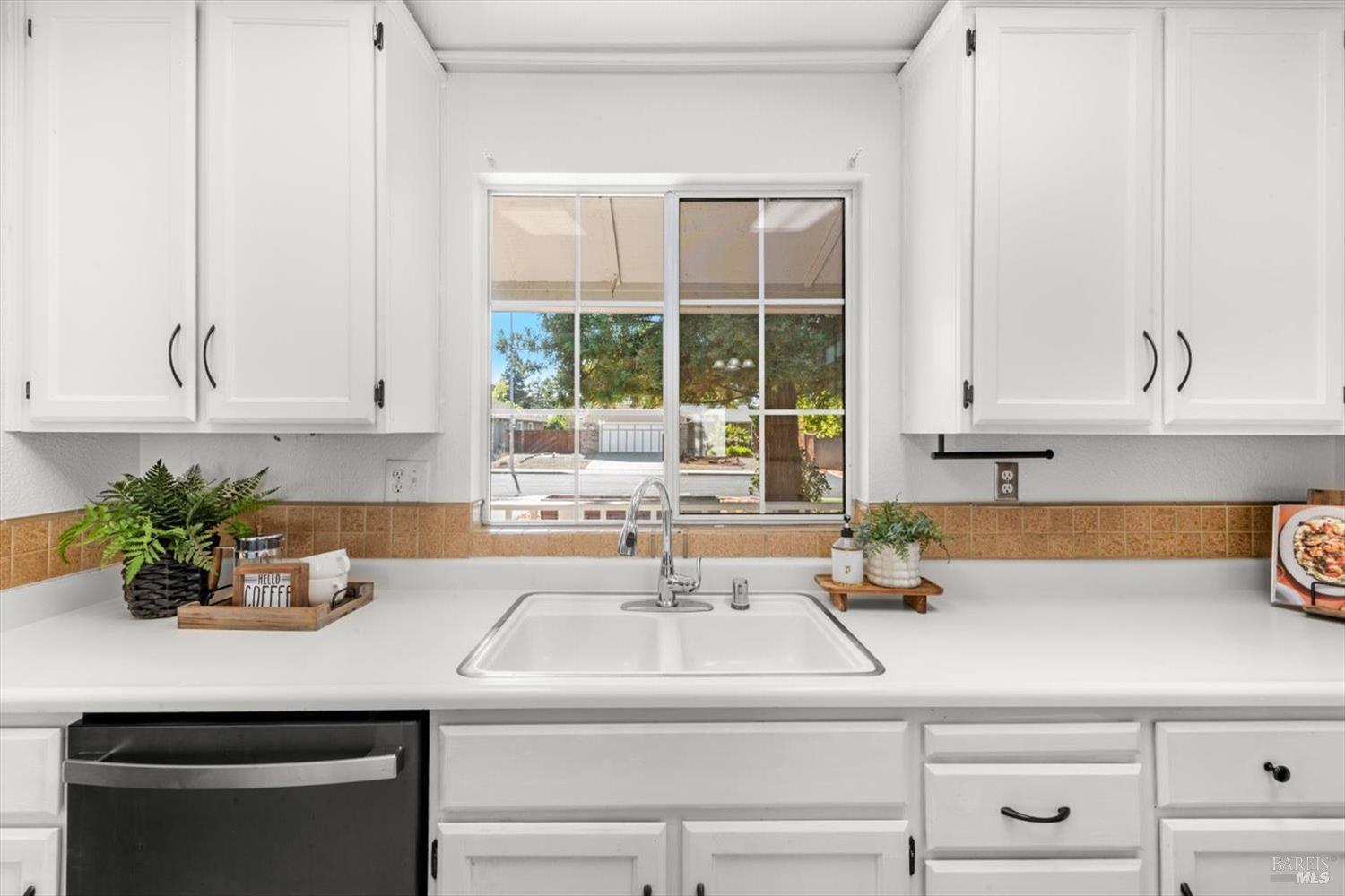 Detail Gallery Image 30 of 75 For 872 Flint Way, Vacaville,  CA 95687 - 3 Beds | 2 Baths