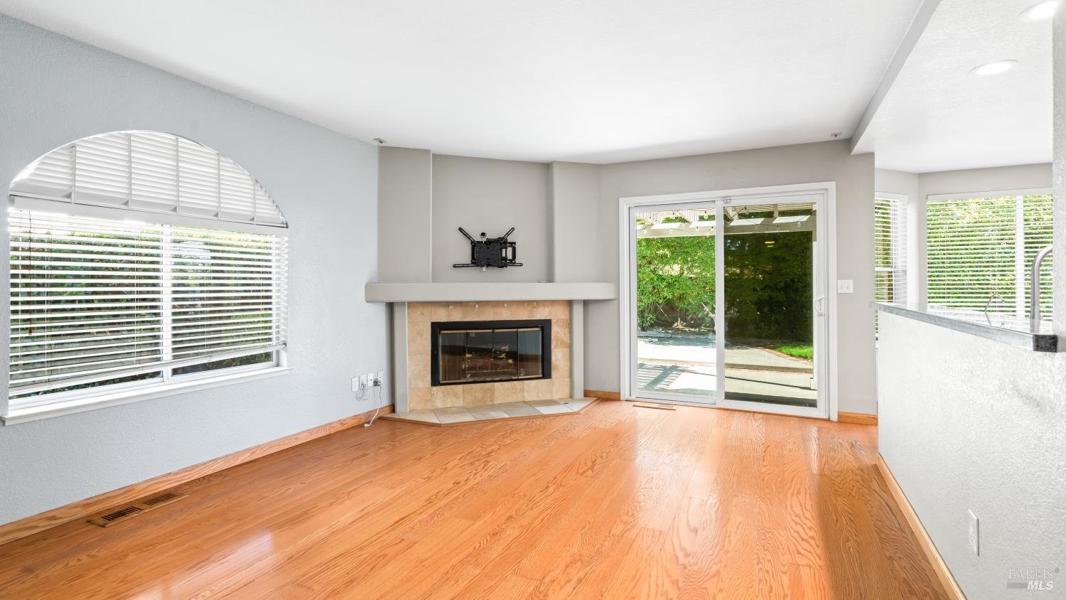 Detail Gallery Image 20 of 47 For 2474 Bay Hill Cir, Fairfield,  CA 94534 - 4 Beds | 2/1 Baths