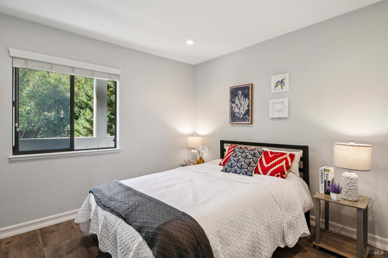 Detail Gallery Image 21 of 32 For 121 Quail Ct, Novato,  CA 94949 - 2 Beds | 2 Baths