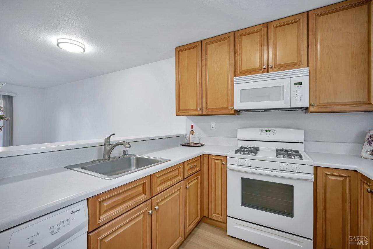 Detail Gallery Image 8 of 40 For 7767 Camino Colegio Dr, Rohnert Park,  CA 94928 - 1 Beds | 1 Baths
