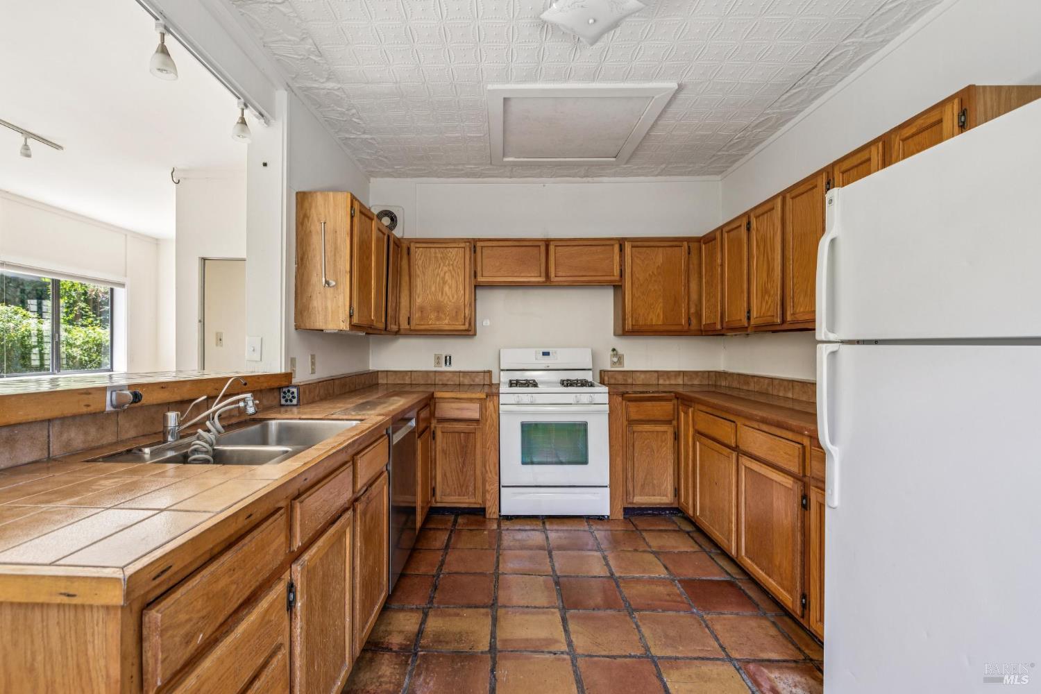 Detail Gallery Image 8 of 42 For 9 Frances St, San Rafael,  CA 94901 - 3 Beds | 2 Baths