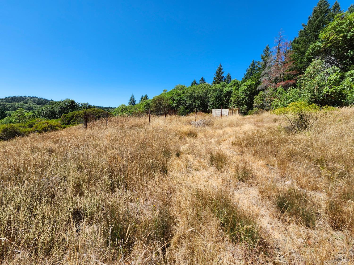 Detail Gallery Image 12 of 20 For 41092 Us-101 Hwy, Laytonville,  CA 95454 - 1 Beds | 1 Baths