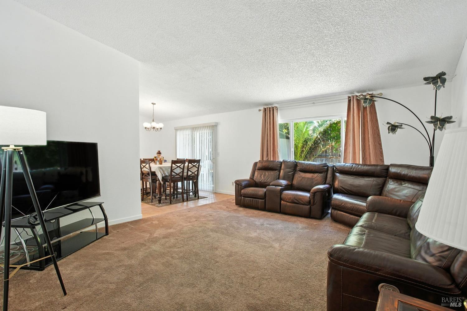 Detail Gallery Image 5 of 26 For 1843 Santa Monica St, Fairfield,  CA 94533 - 3 Beds | 2 Baths