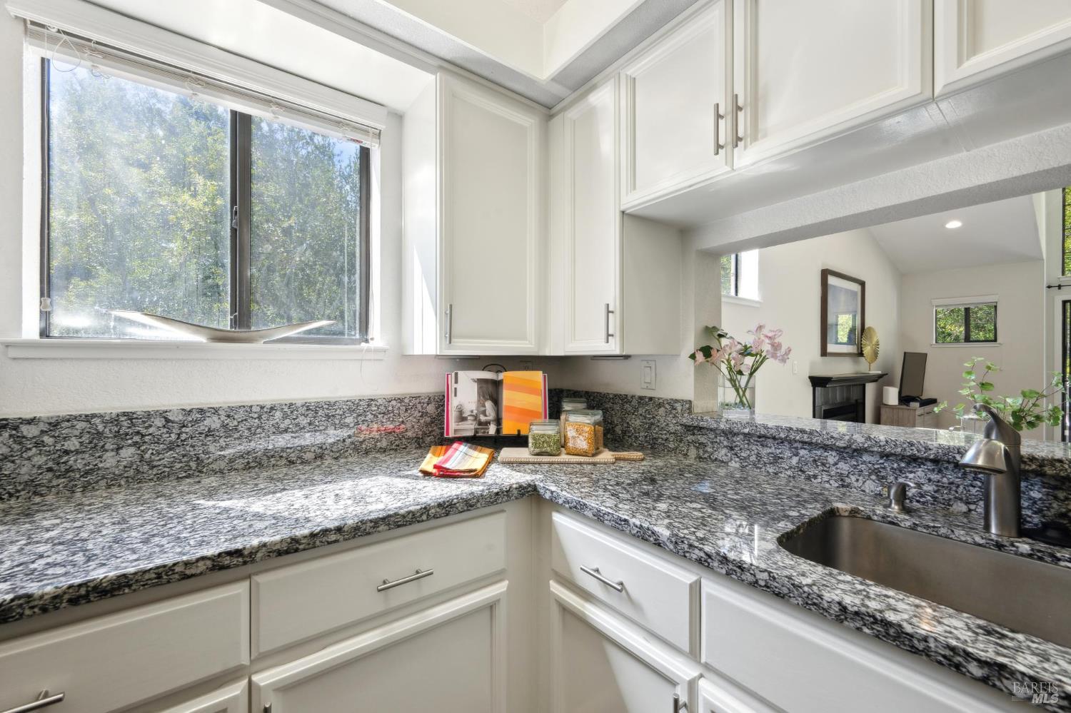 Detail Gallery Image 16 of 32 For 121 Quail Ct, Novato,  CA 94949 - 2 Beds | 2 Baths