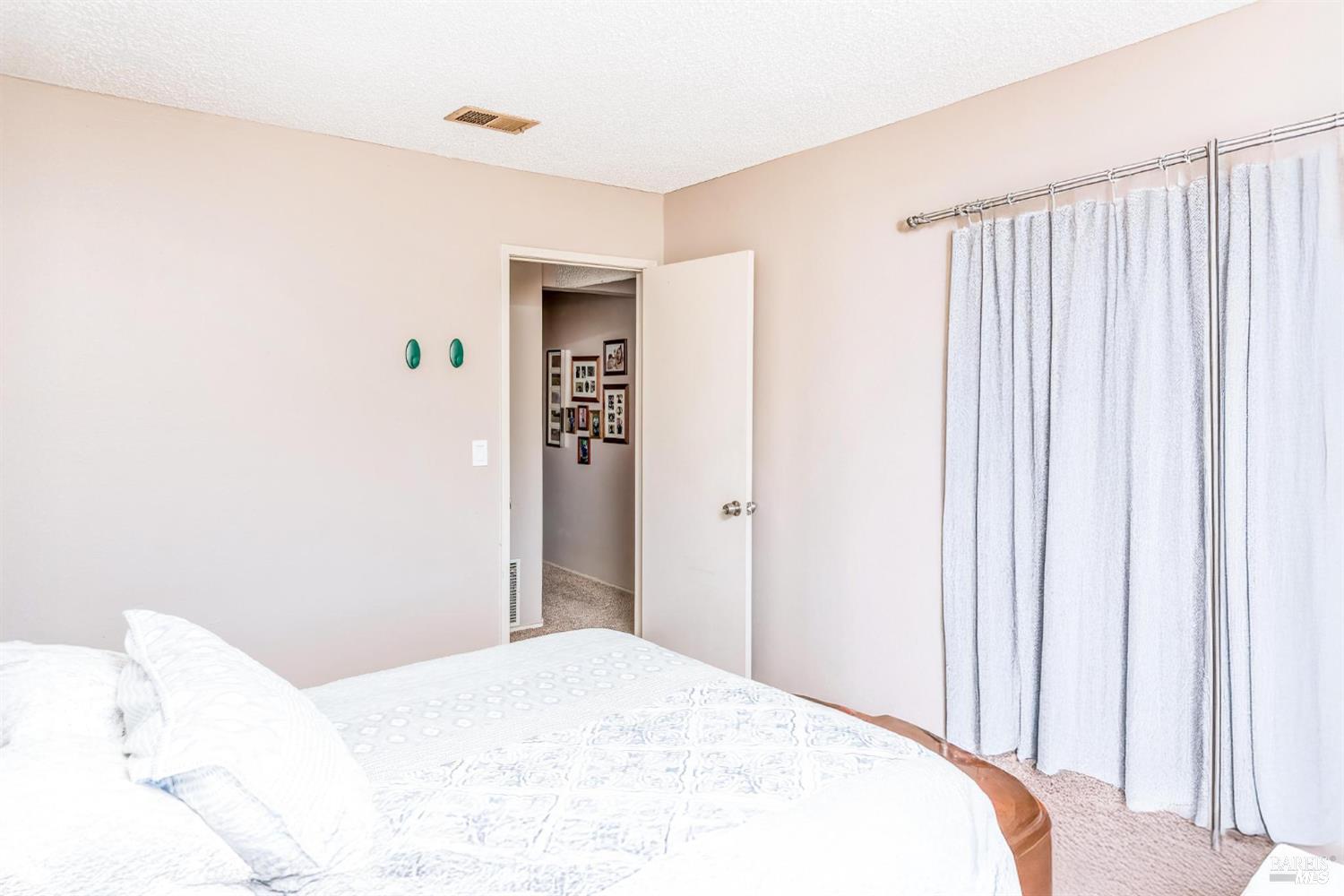 Detail Gallery Image 22 of 32 For 936 Edith Ct, Rohnert Park,  CA 94928 - 6 Beds | 2/1 Baths