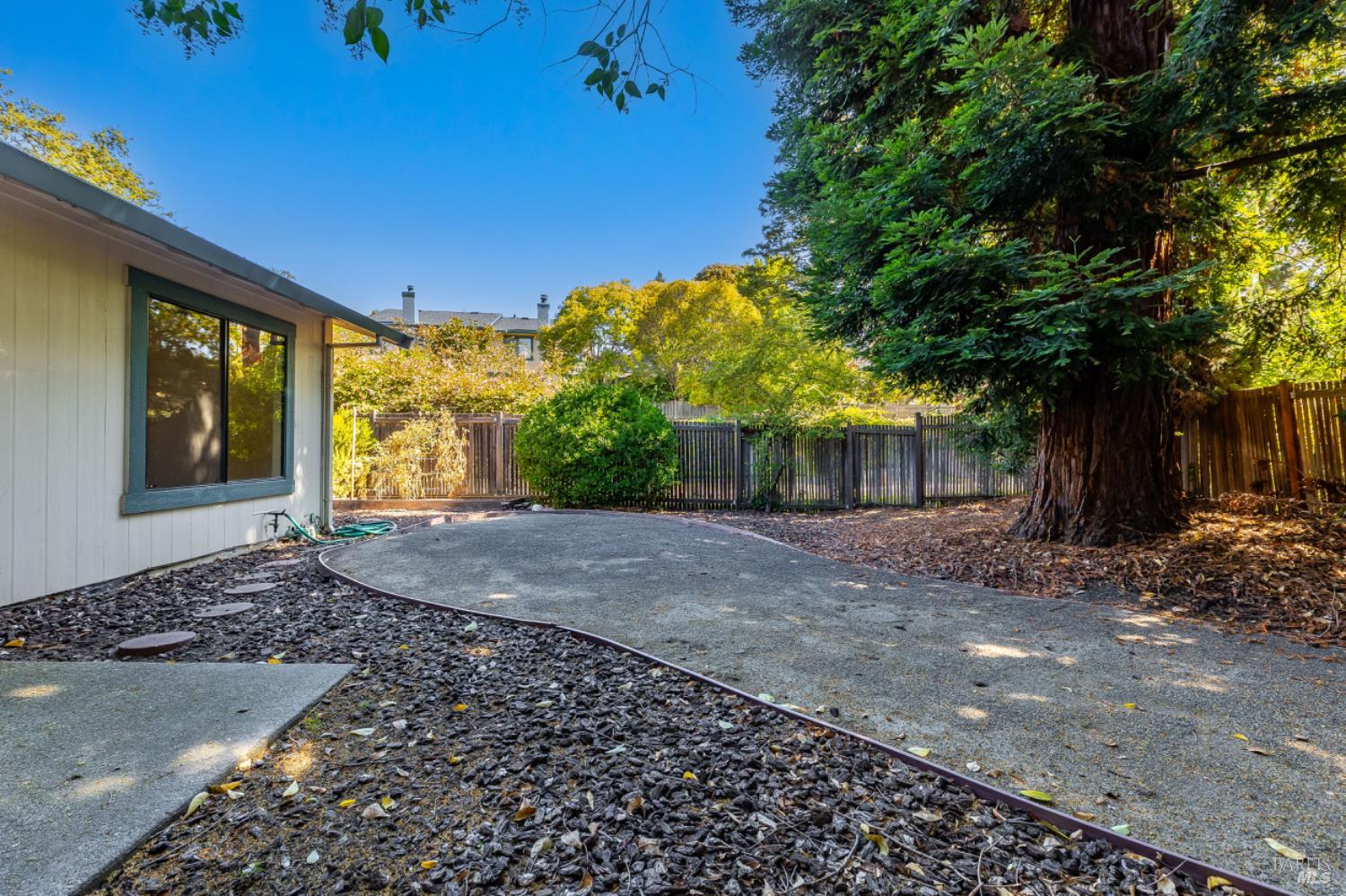Detail Gallery Image 36 of 40 For 1517 London Cir, Benicia,  CA 94510 - 2 Beds | 2 Baths