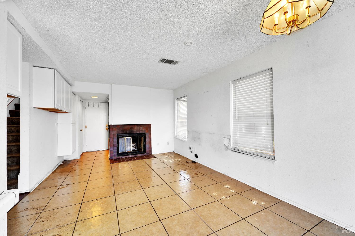 Detail Gallery Image 19 of 46 For 453 Knight Cir, Vallejo,  CA 94591 - 3 Beds | 2/1 Baths