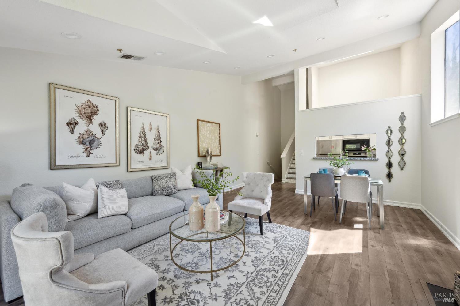 Detail Gallery Image 6 of 32 For 121 Quail Ct, Novato,  CA 94949 - 2 Beds | 2 Baths