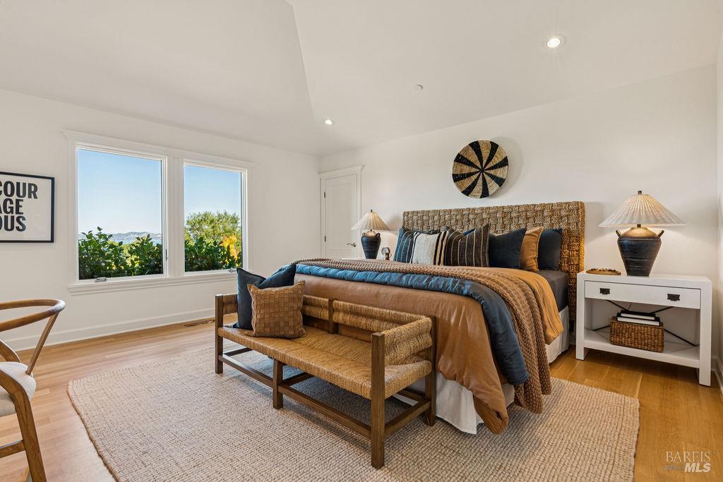 Detail Gallery Image 27 of 48 For 90 Taylor Rd, Tiburon,  CA 94920 - 5 Beds | 5/1 Baths
