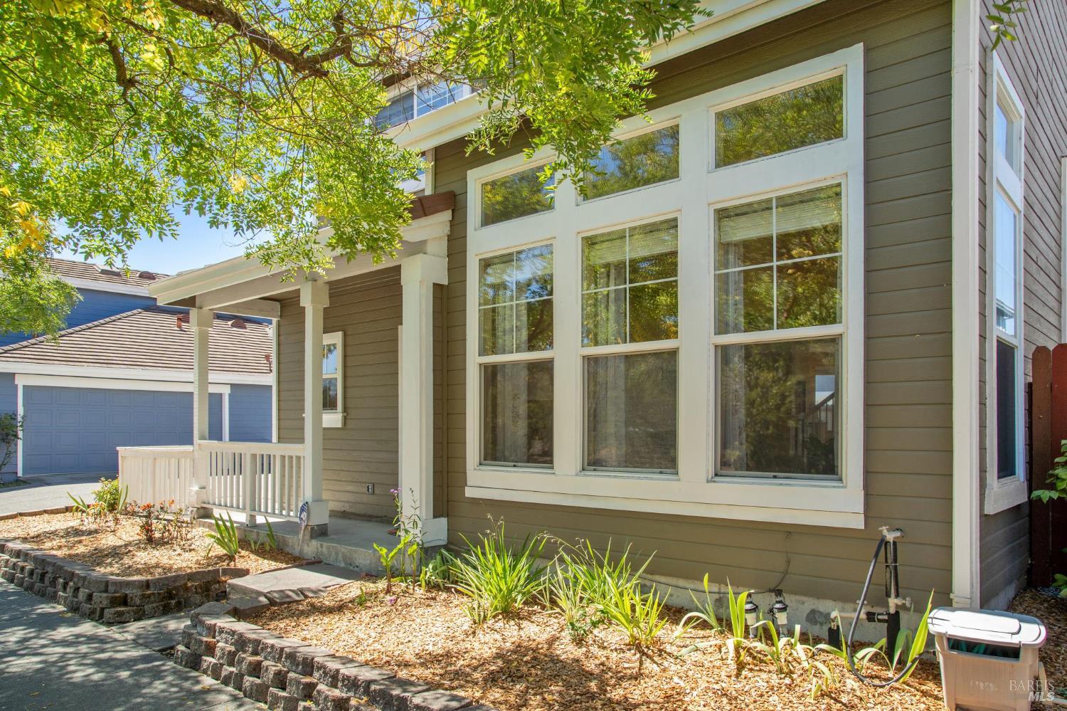 Detail Gallery Image 3 of 29 For 1463 Woodside Cir, Petaluma,  CA 94954 - 3 Beds | 2/1 Baths