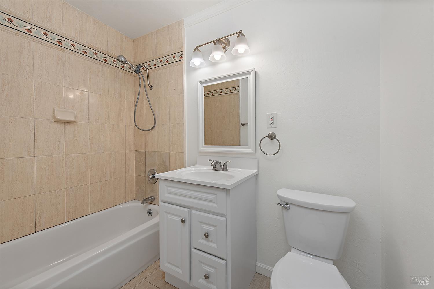 Detail Gallery Image 11 of 22 For 9701 Orion Dr, Windsor,  CA 95492 - 4 Beds | 1/1 Baths