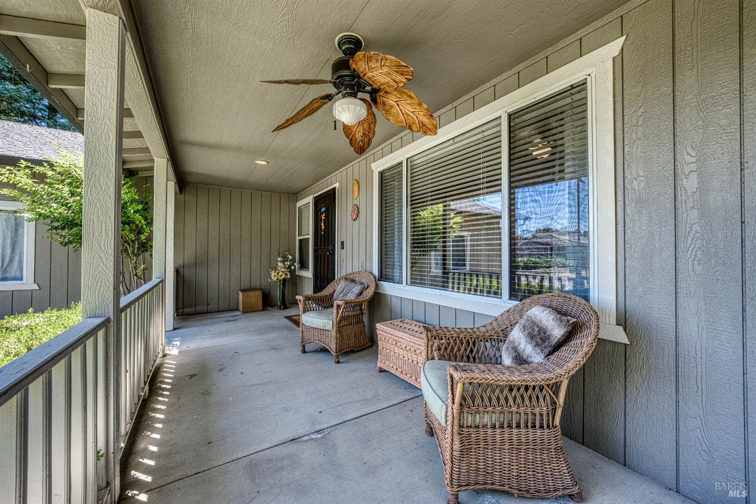 Detail Gallery Image 9 of 63 For 18164 Fishhook Ct, Hidden Valley Lake,  CA 95467 - 5 Beds | 3 Baths