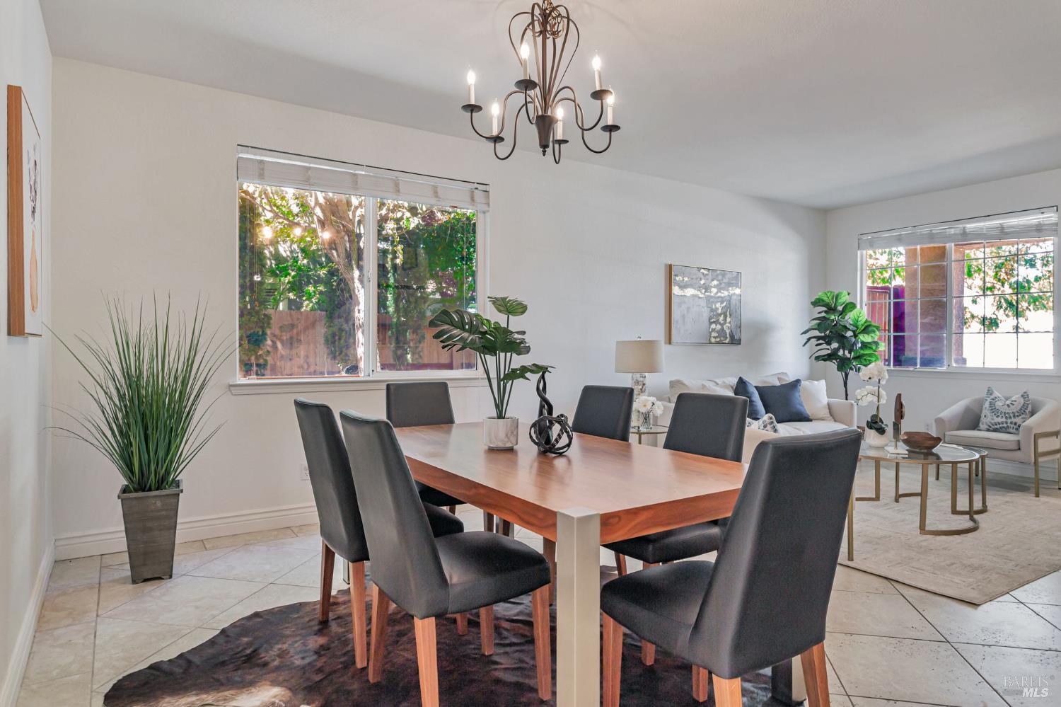 Detail Gallery Image 21 of 54 For 1048 Stillspring Dr, Vacaville,  CA 95687 - 5 Beds | 3 Baths