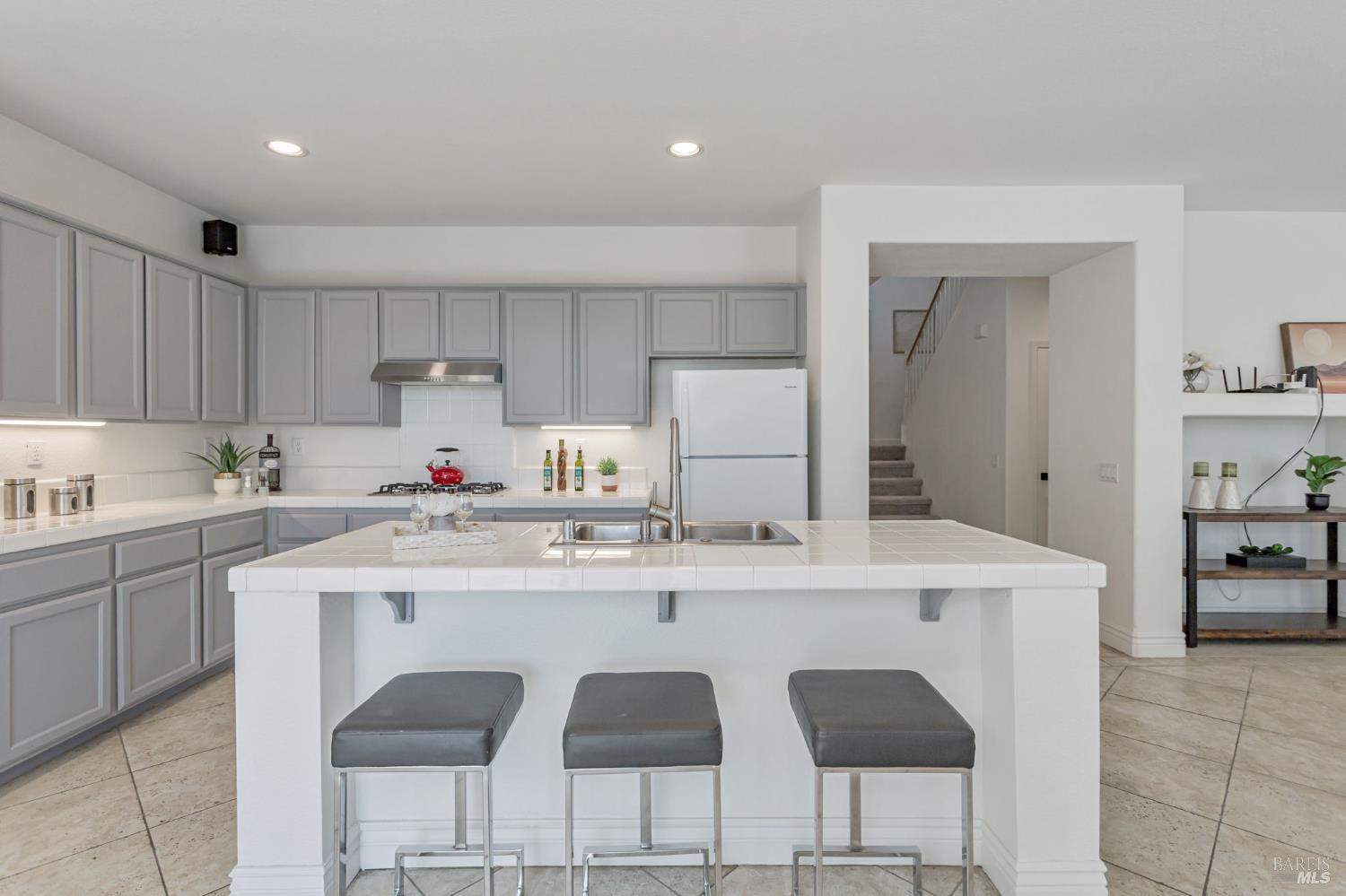 Detail Gallery Image 14 of 54 For 1048 Stillspring Dr, Vacaville,  CA 95687 - 5 Beds | 3 Baths