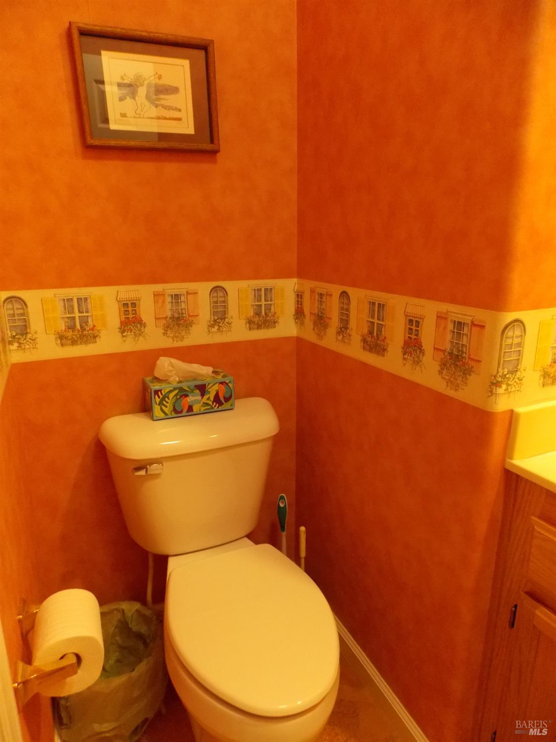 Detail Gallery Image 16 of 44 For 1349 Golf Course Dr, Windsor,  CA 95492 - 3 Beds | 2/1 Baths